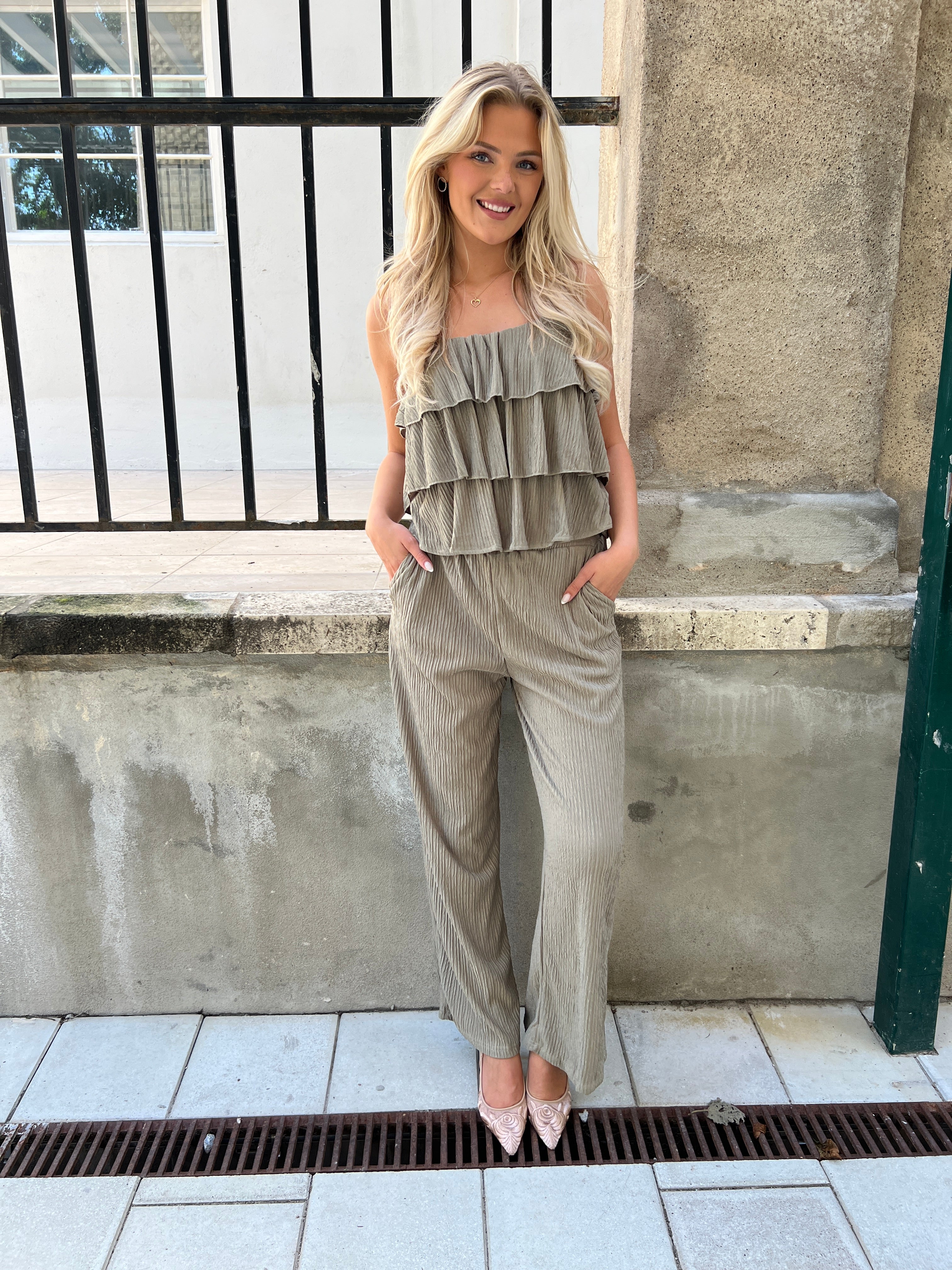 Its May khaki set