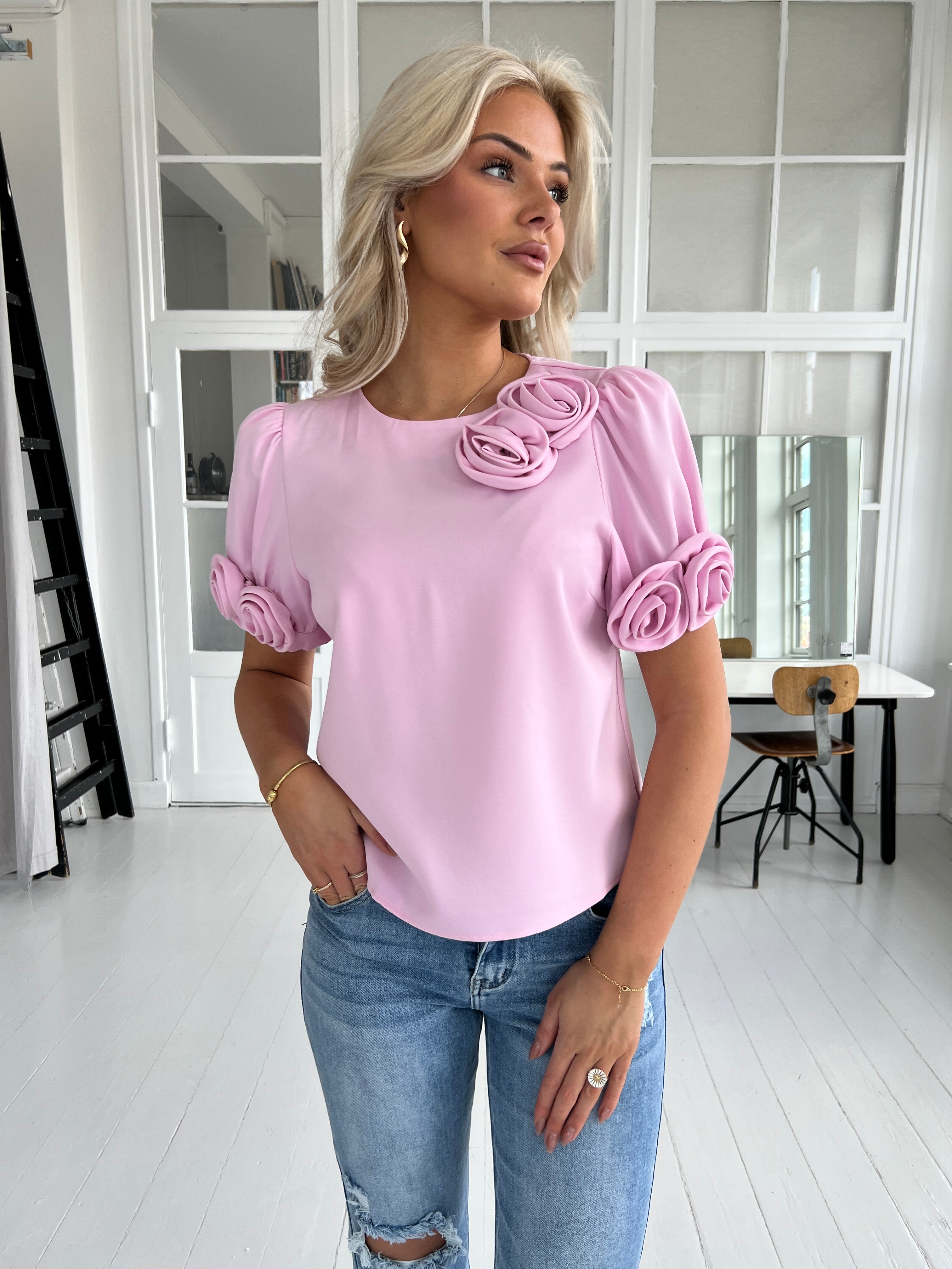 Elli White rose blouse