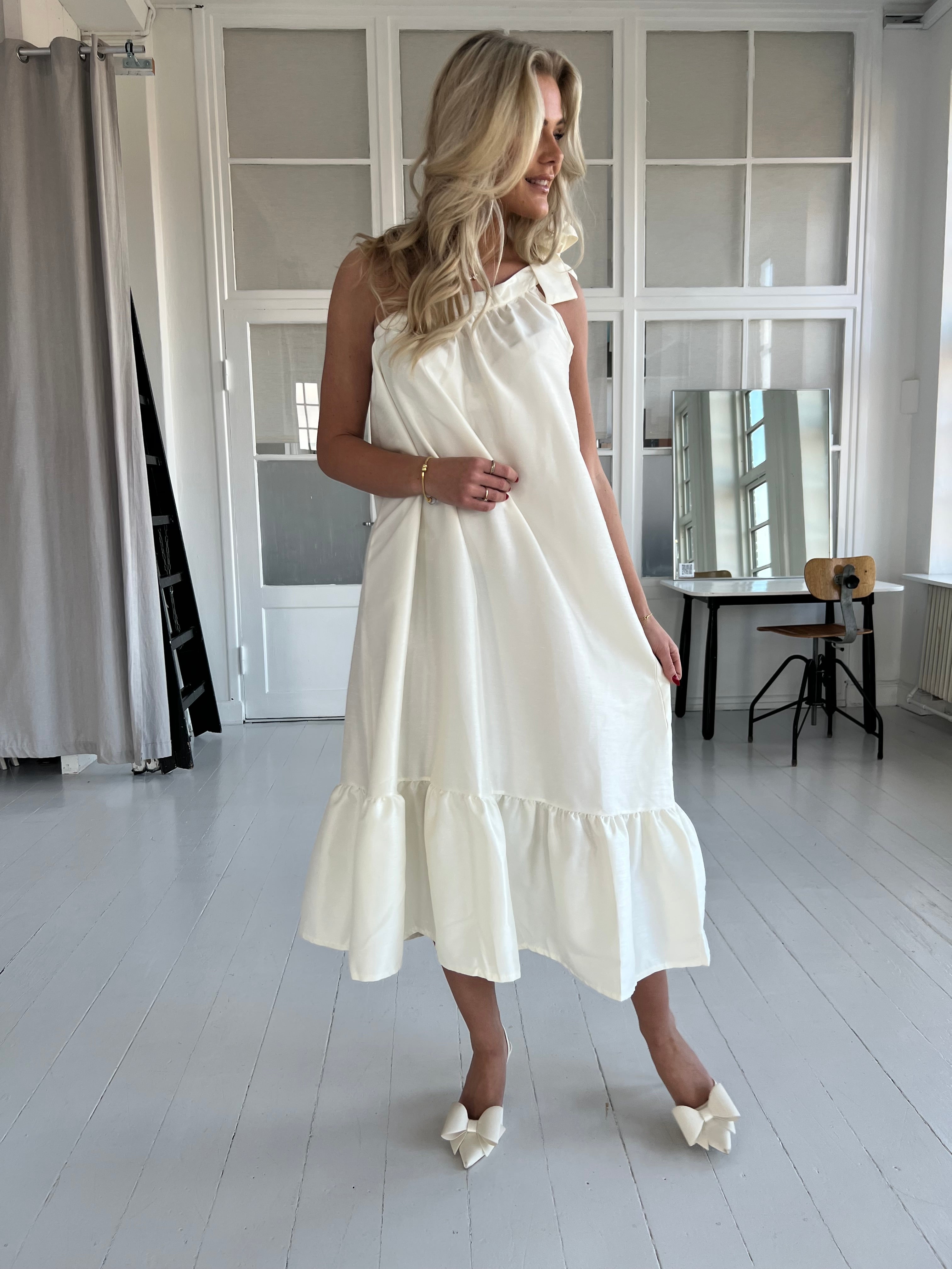Essentiel beige oneshoulder dress