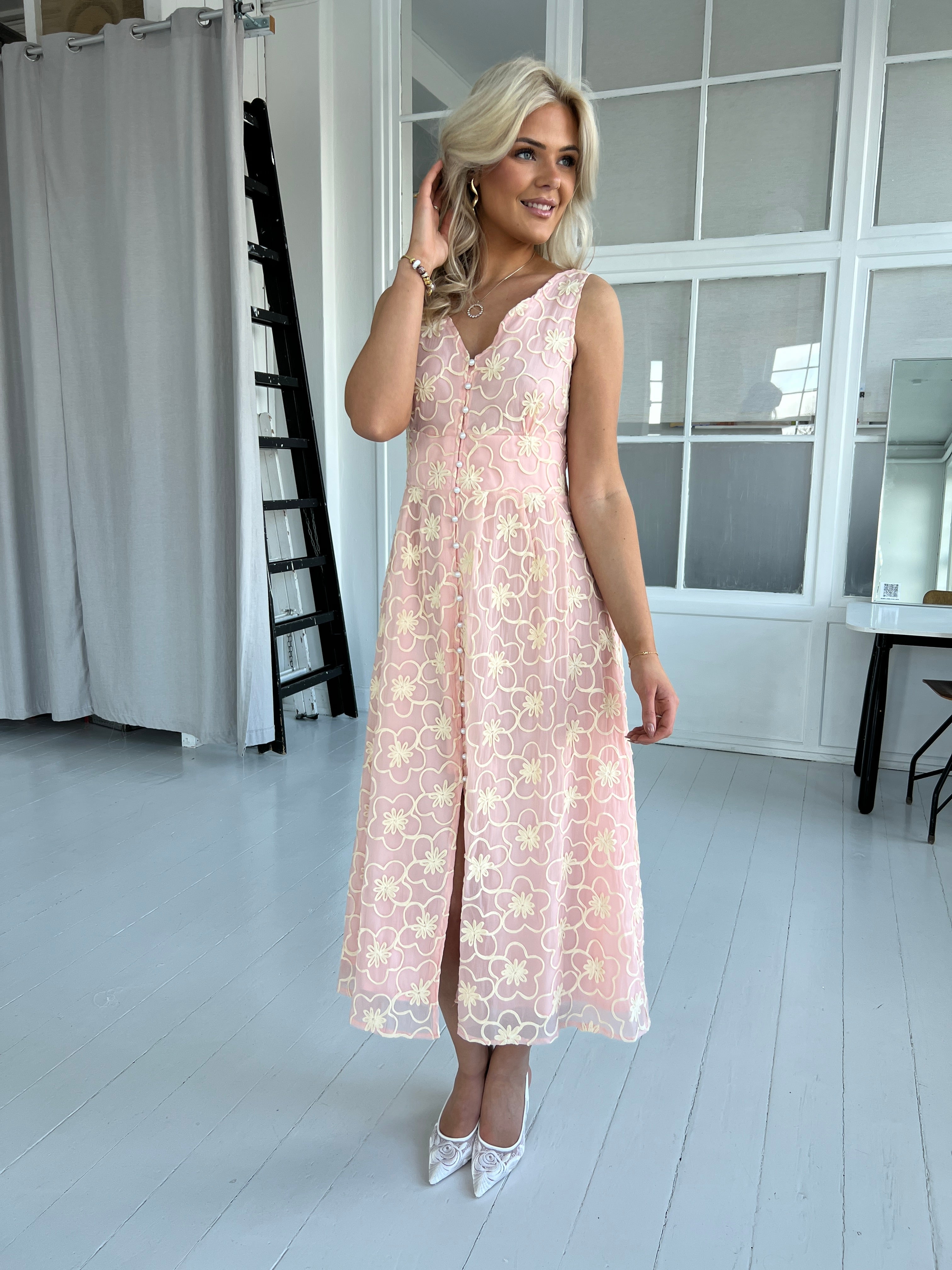 Elli White rosa oppen back dress