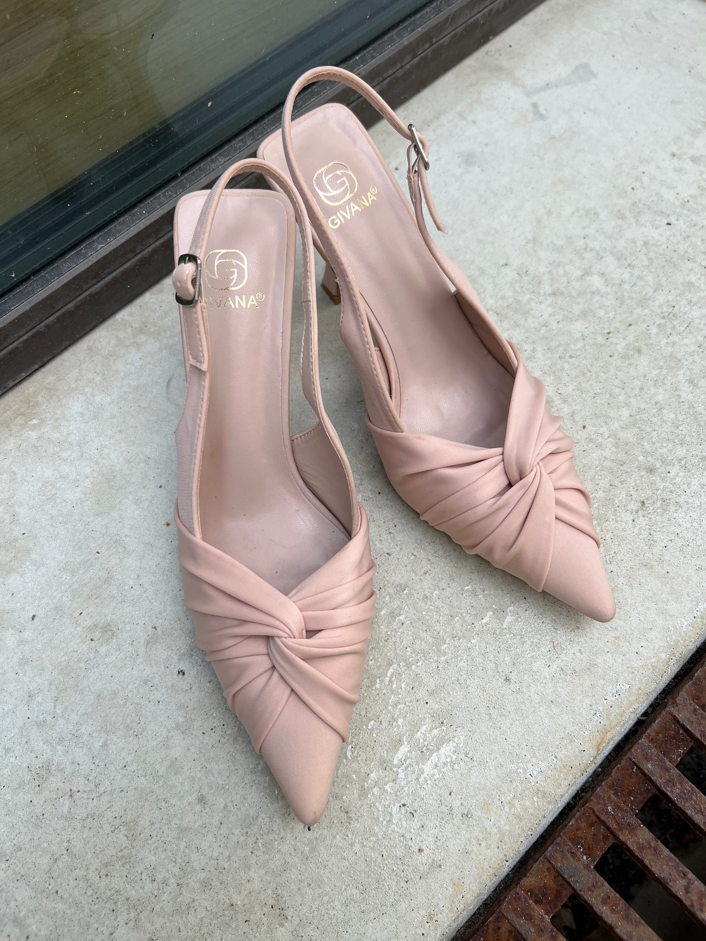 Givana beige heel