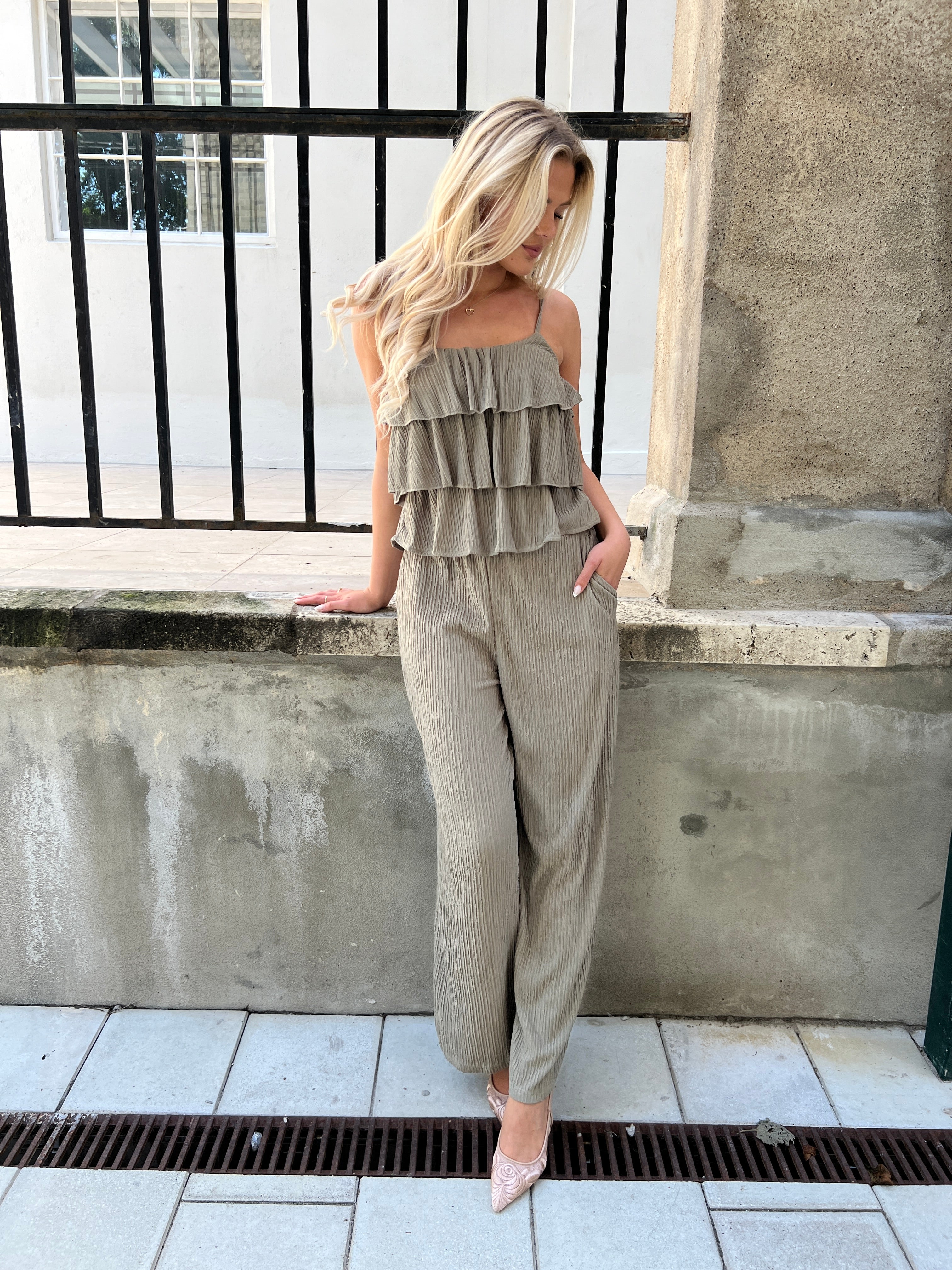 Its May khaki set