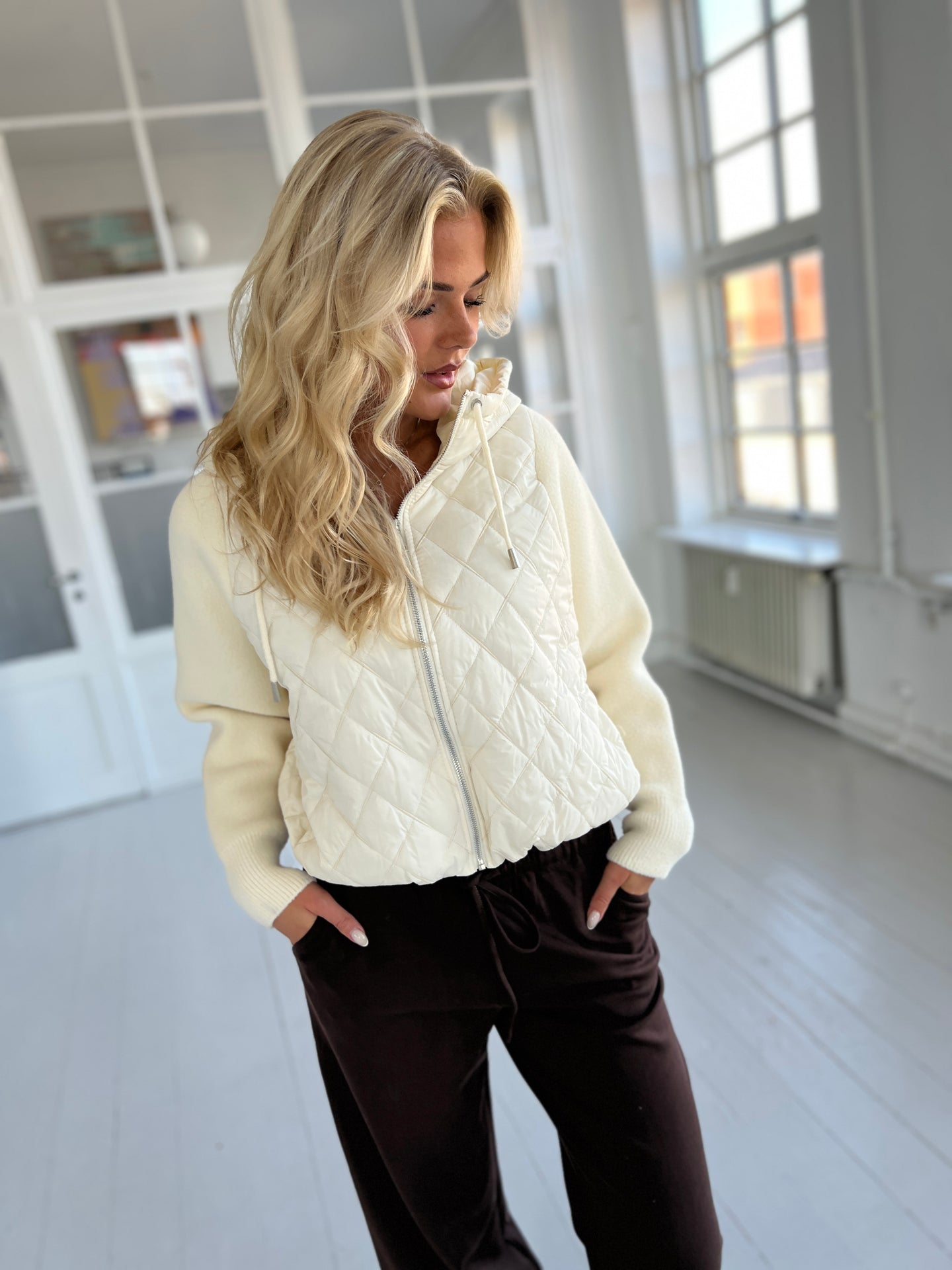 Azaka white cardigan jacket