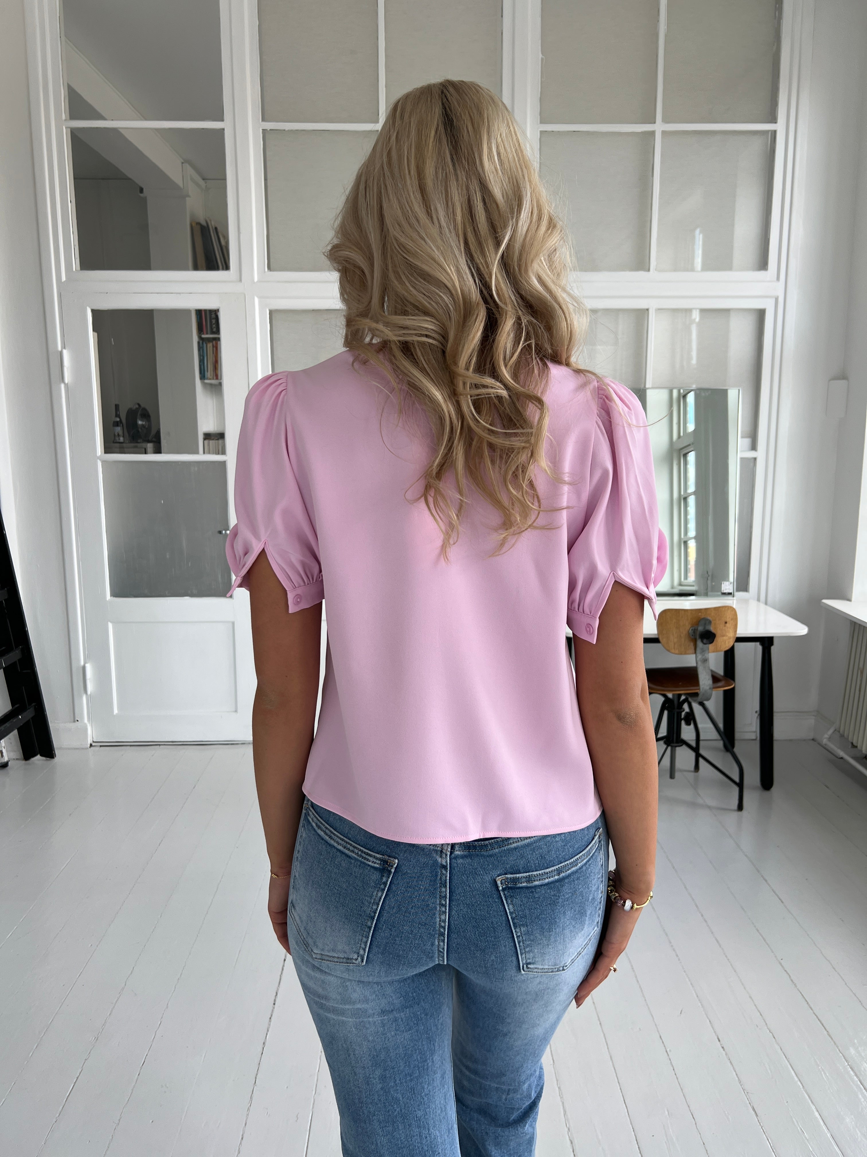 Elli White rose blouse