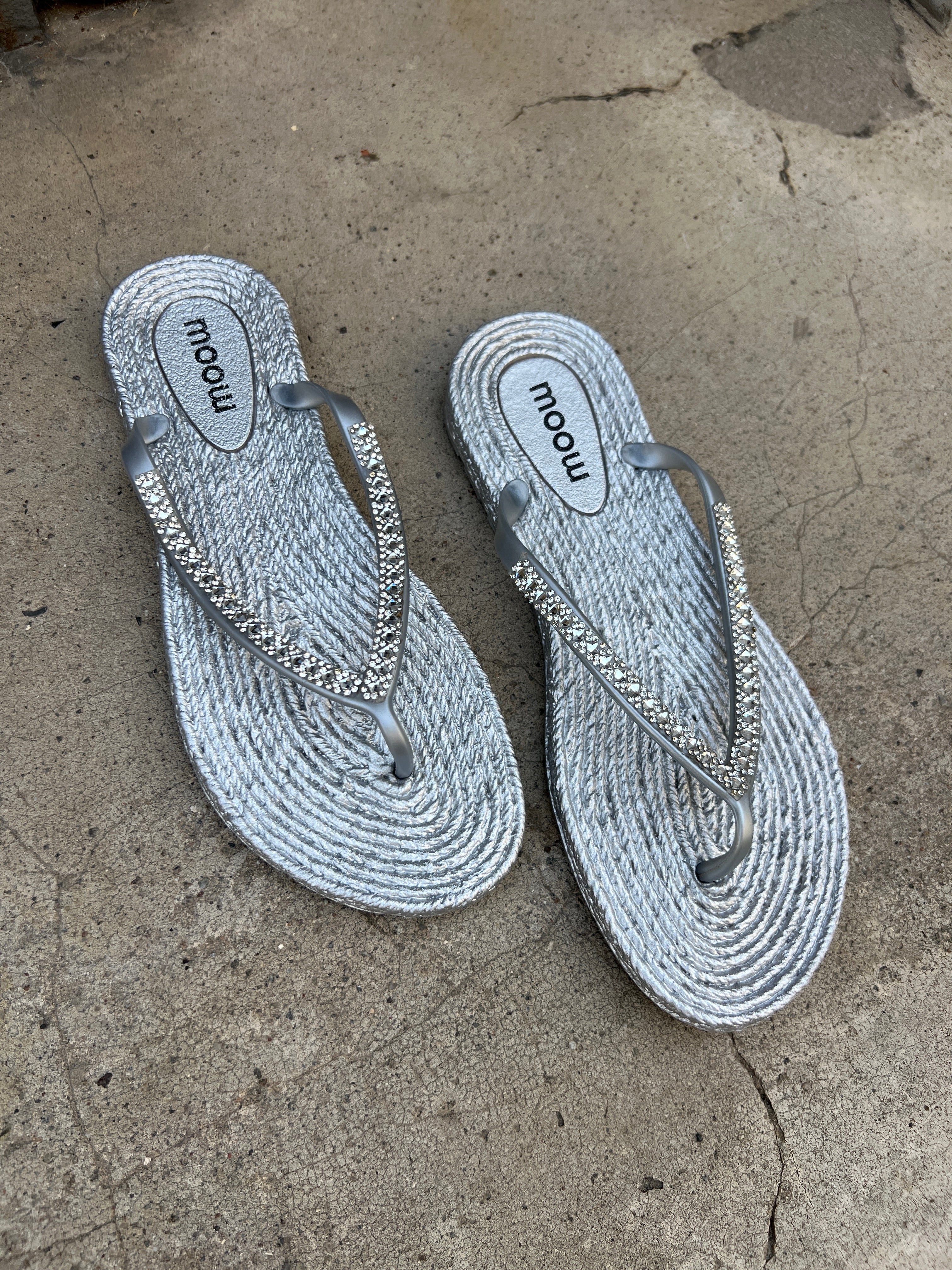 Moow silver flip flop