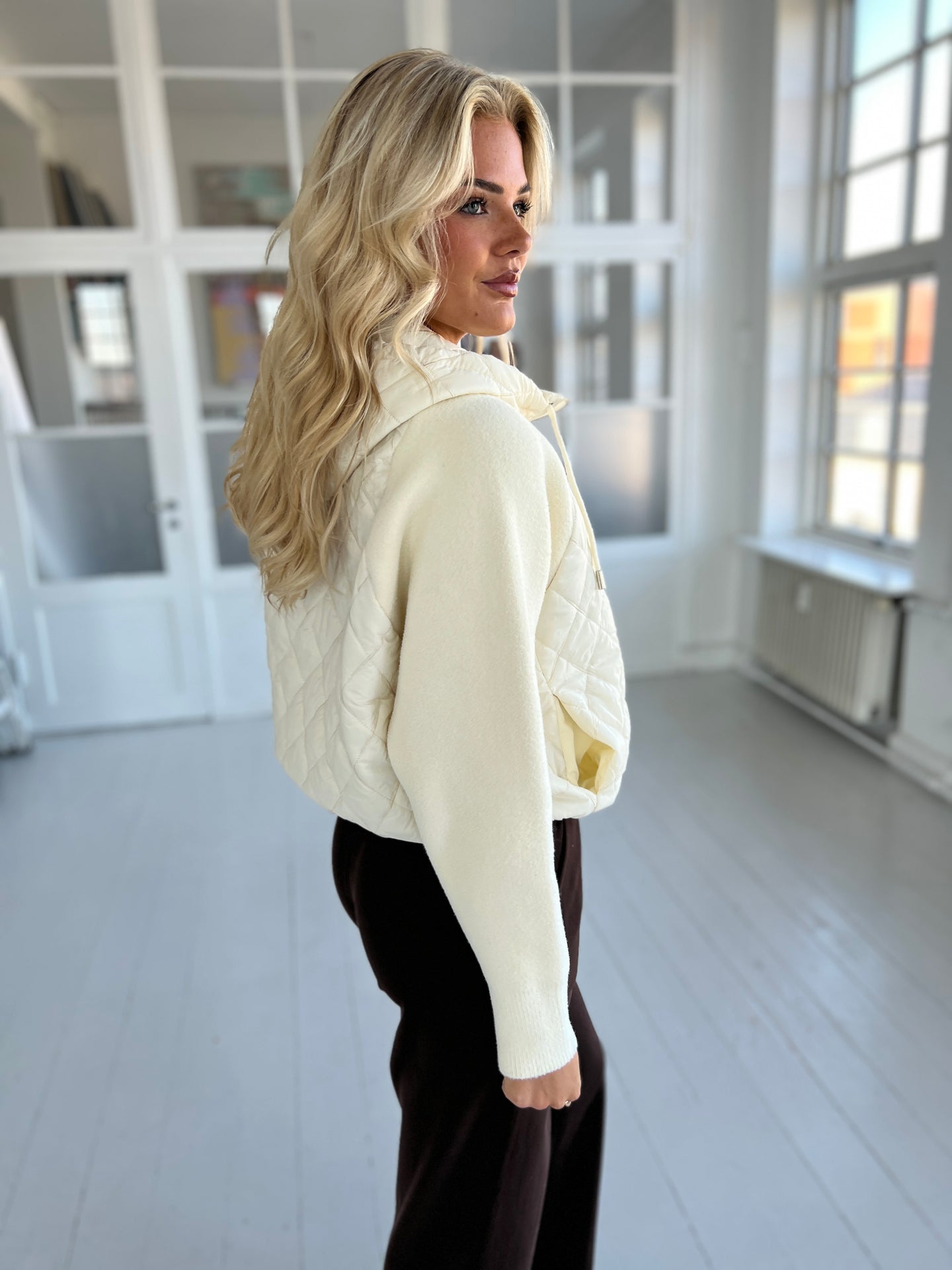 Azaka white cardigan jacket