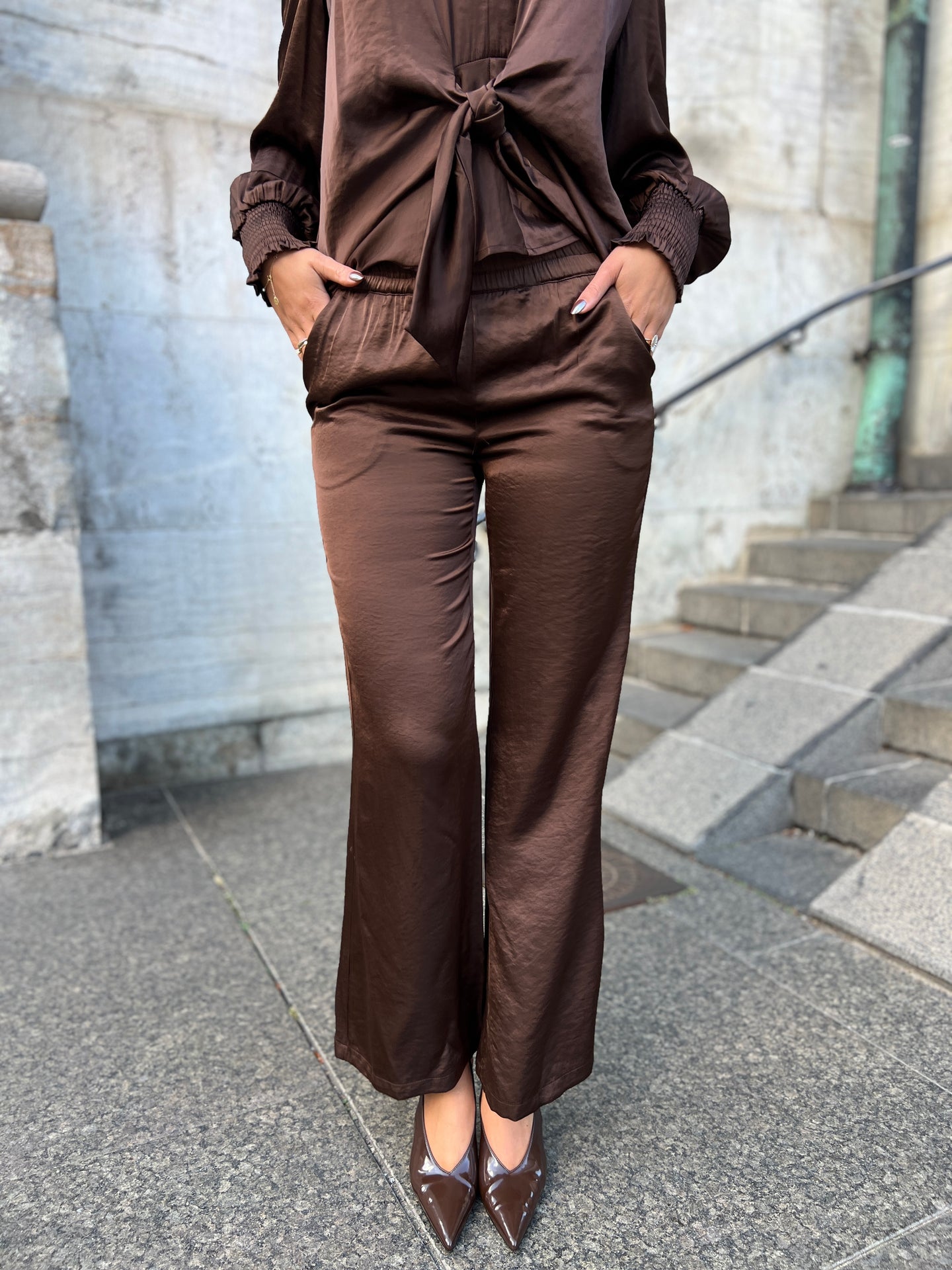 Continue - Bukser - Roberta Satin -brun