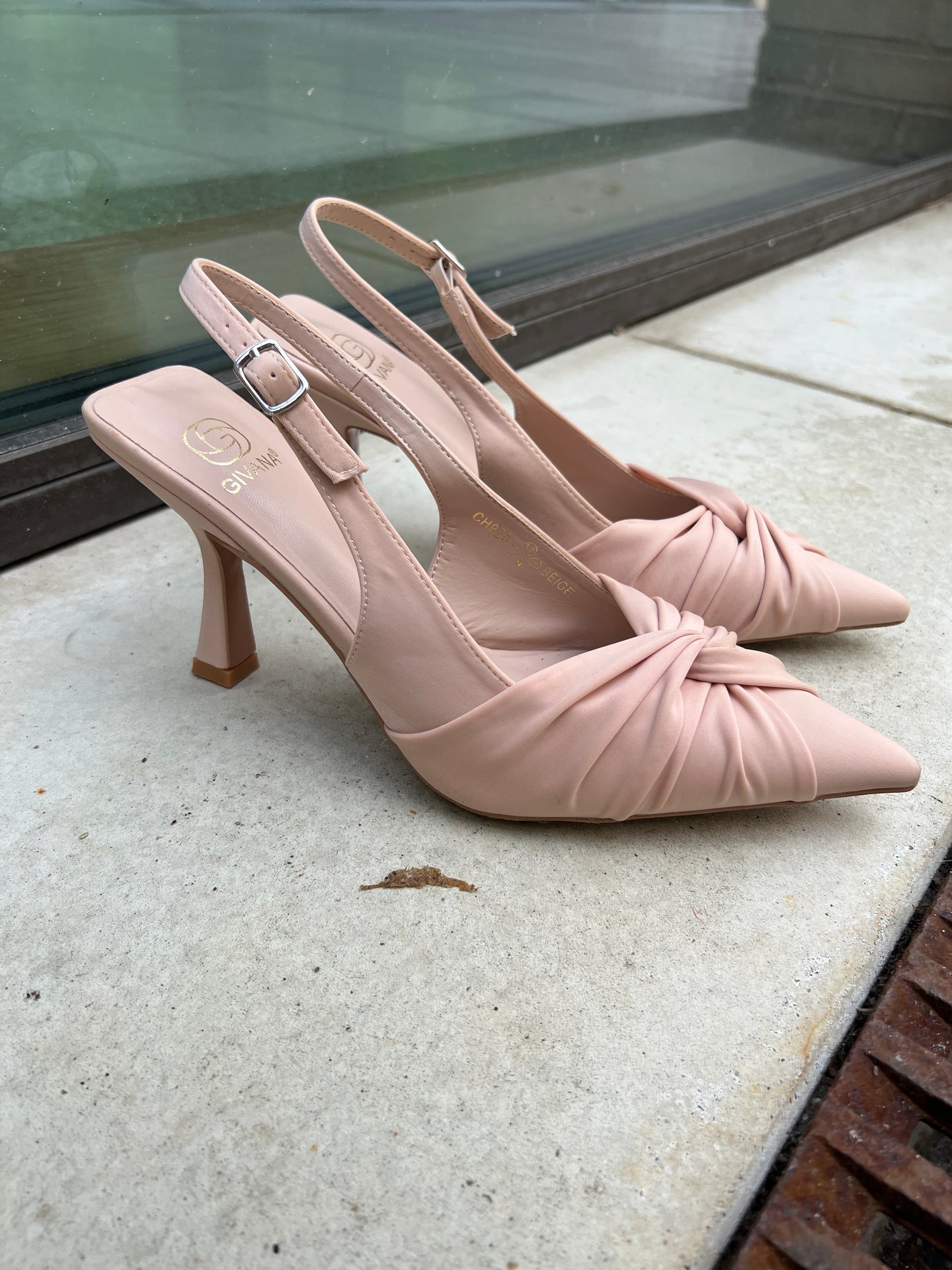 Givana beige heel