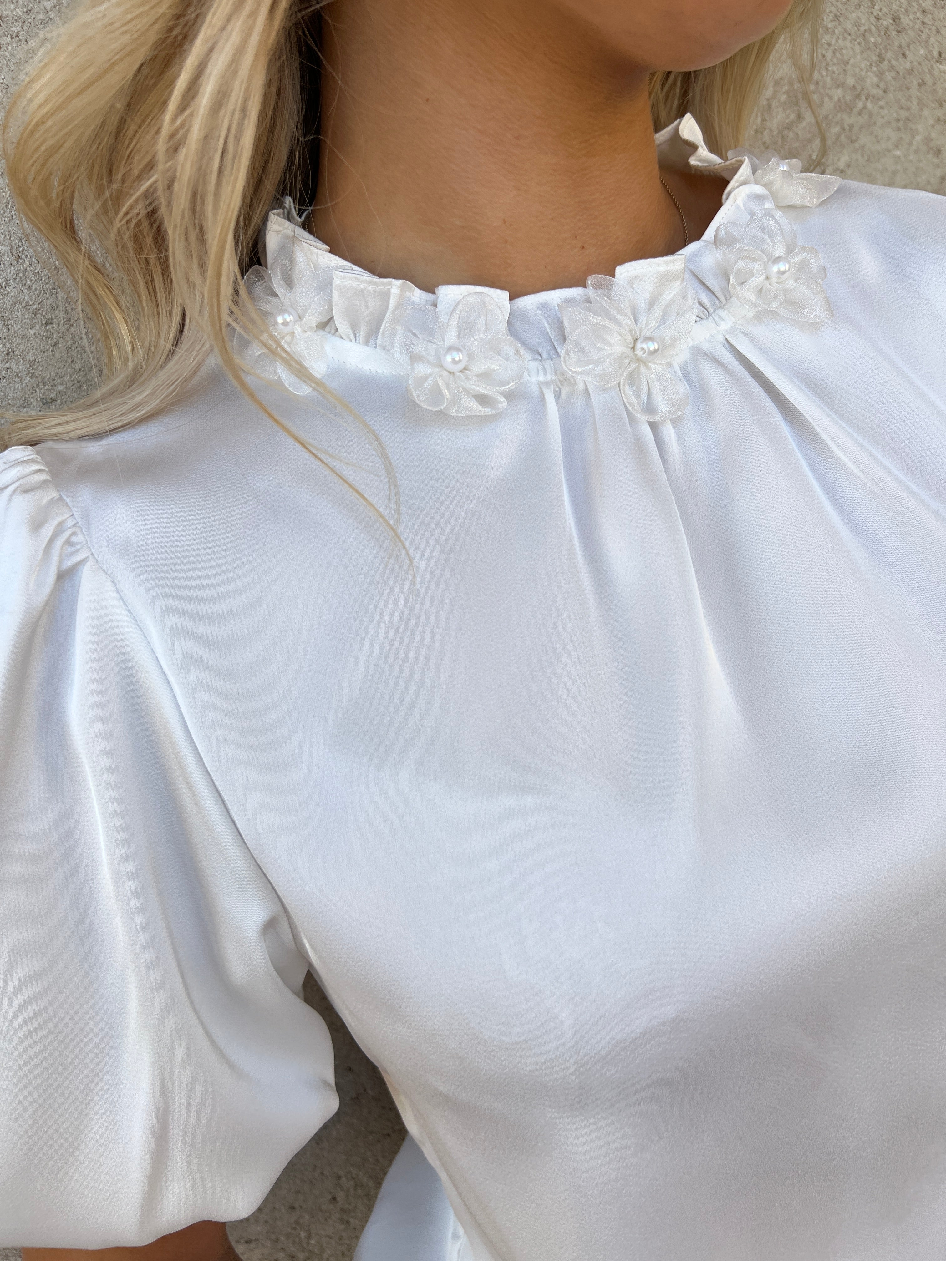 Elli satin balloon top