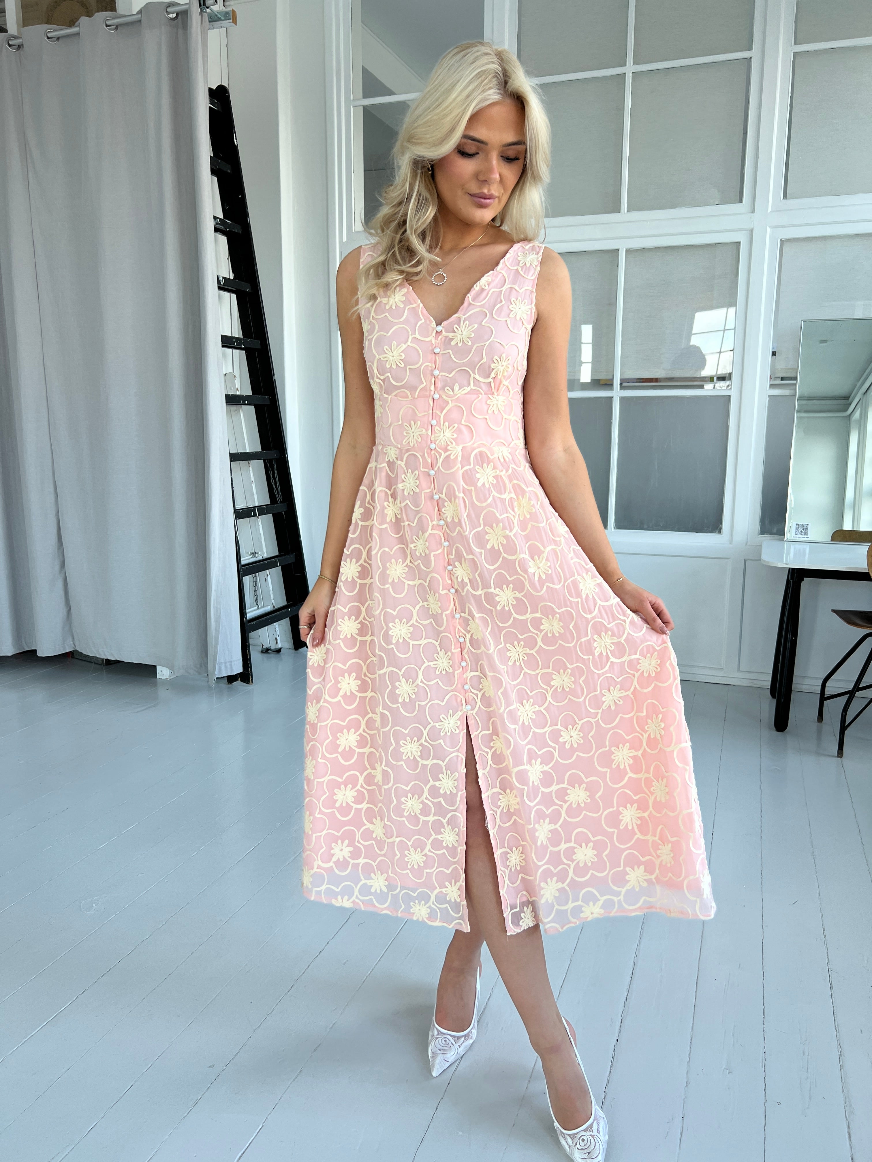 Elli White rosa oppen back dress
