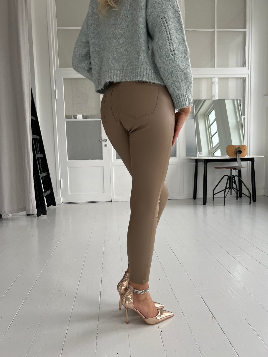 Ana & Lucy taupe push up pants - Aaberg DK