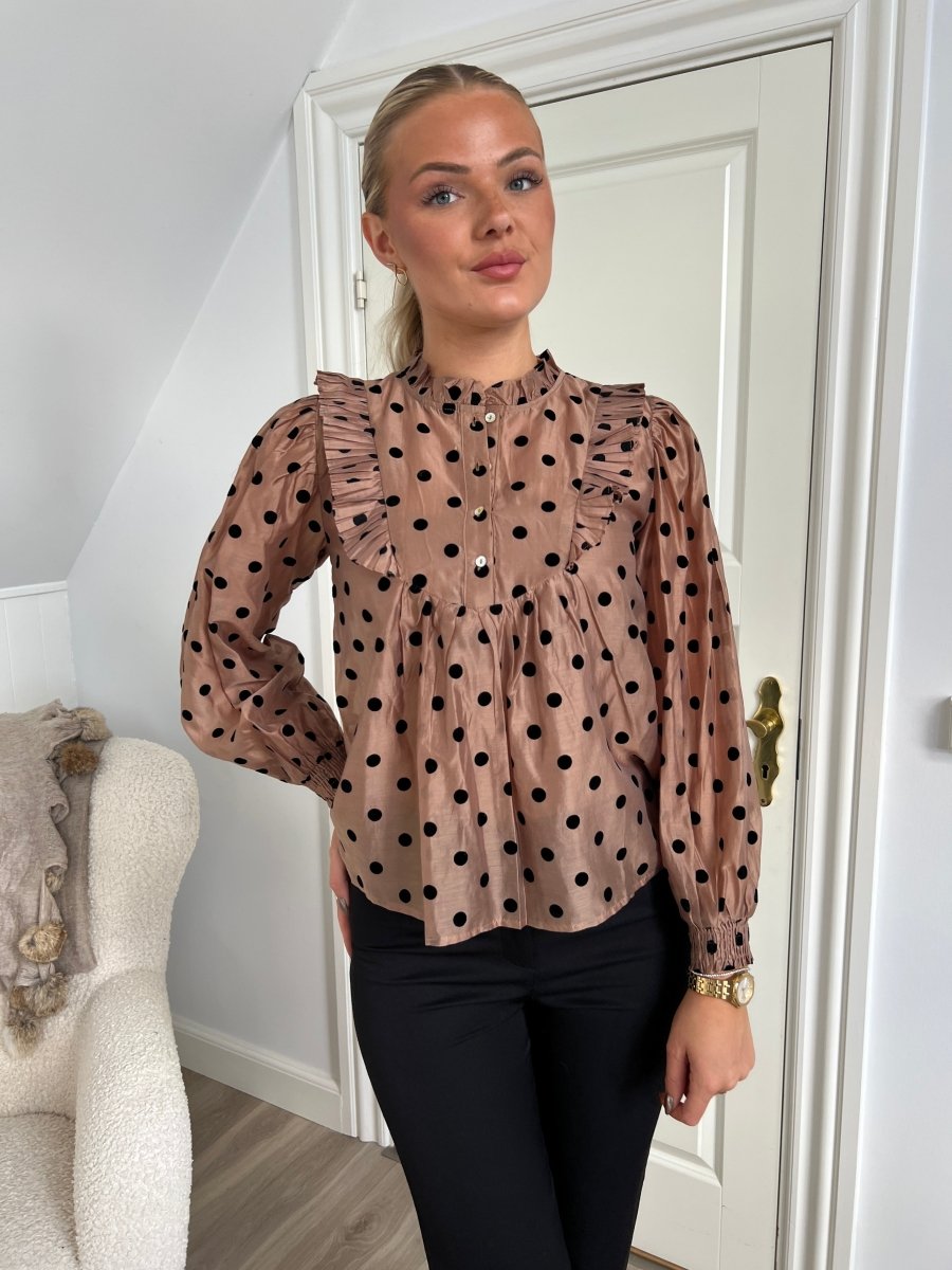 Continue Silke dot shirt Nougat - Aaberg DK