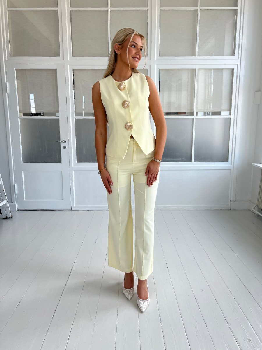 Elli White seashell lemon vest - Aaberg DK