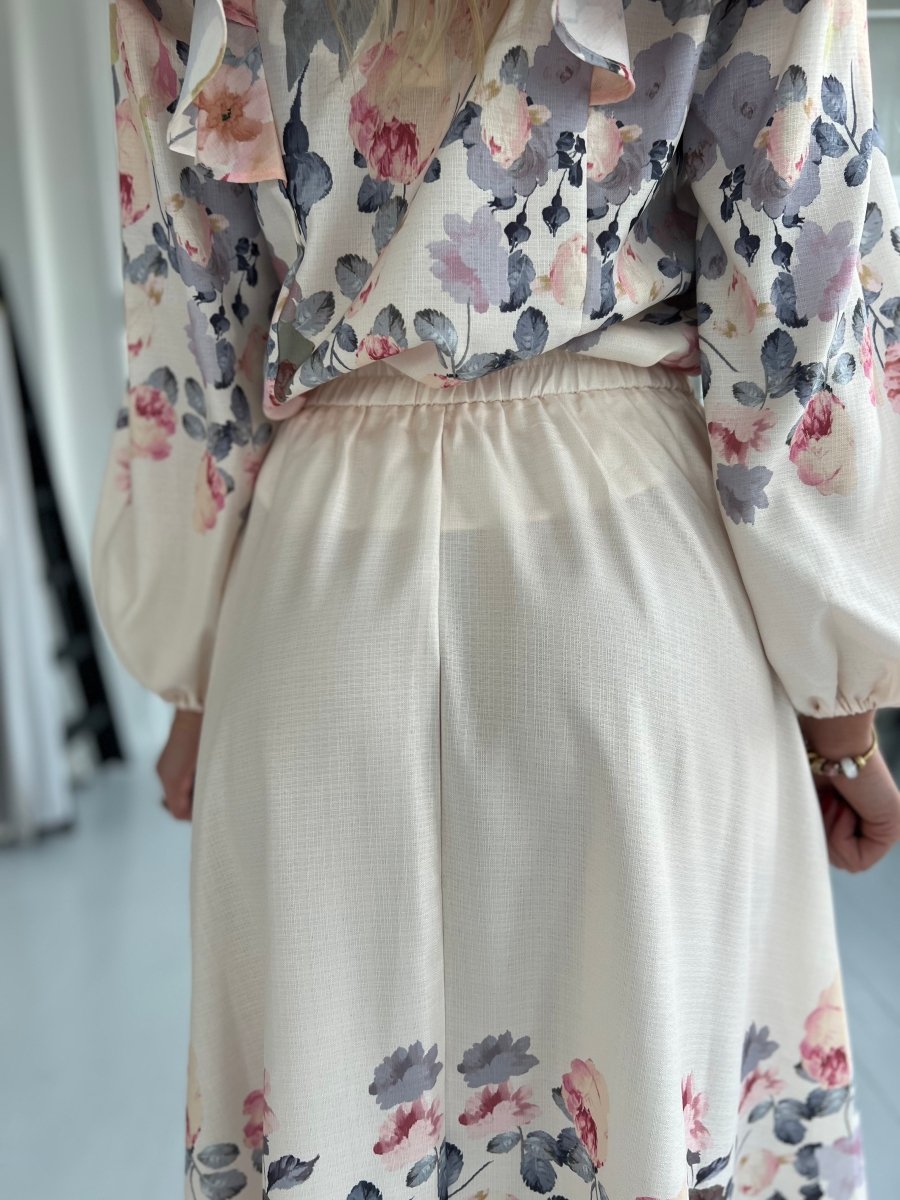 Elsa beige flower set - Aaberg DK