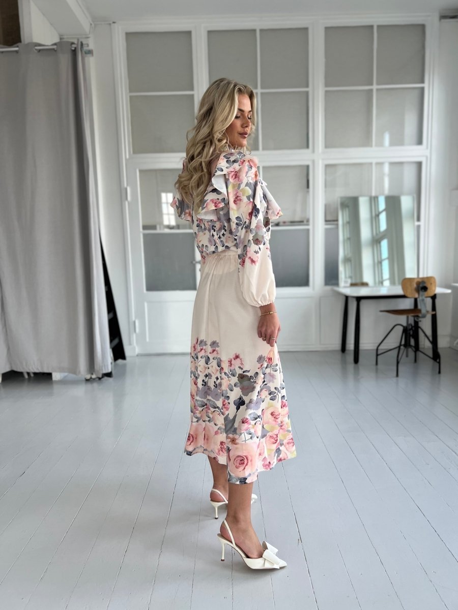 Elsa beige flower set - Aaberg DK