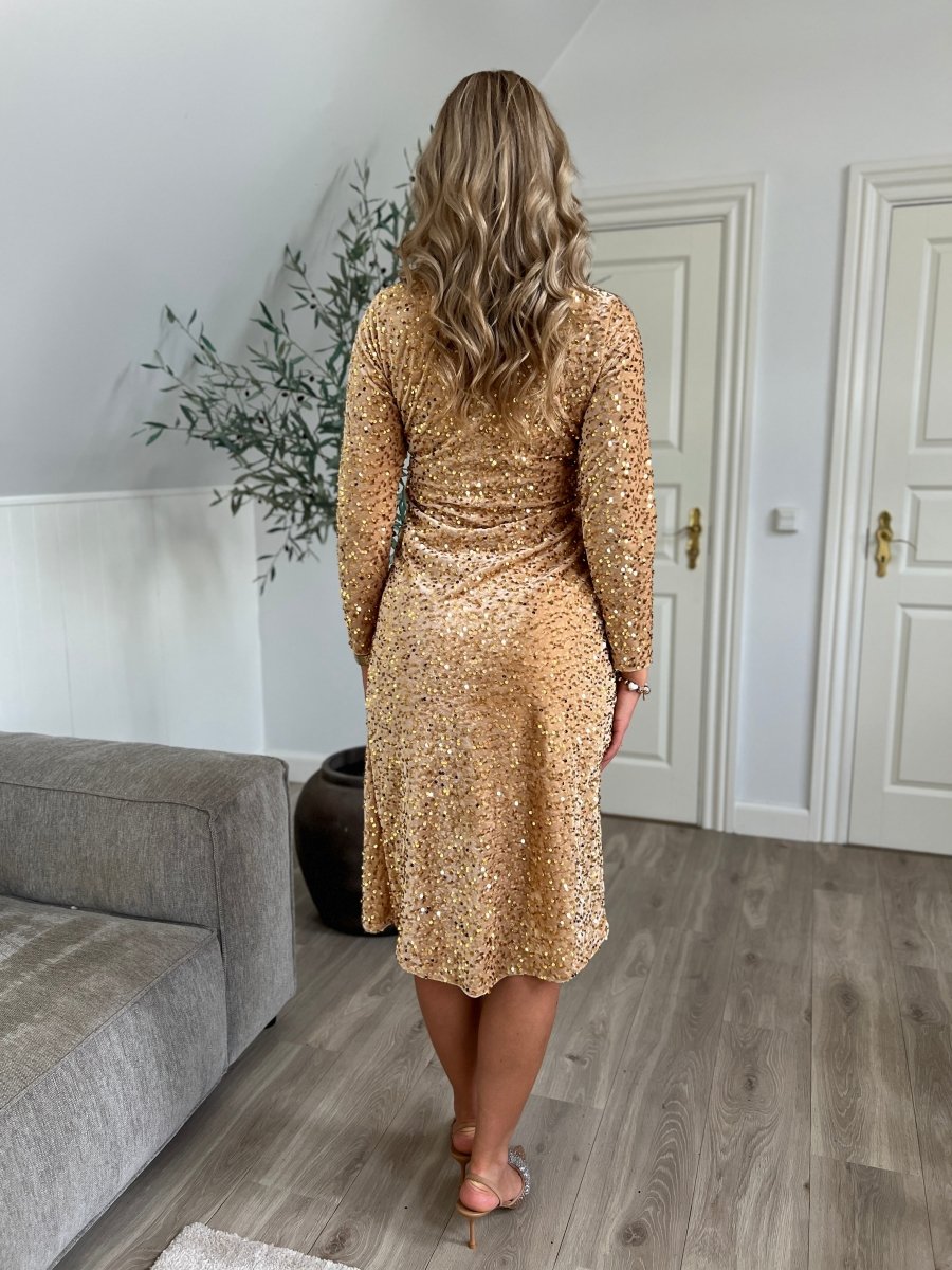 Issy gylden lang glimmer kjole - Aaberg DK