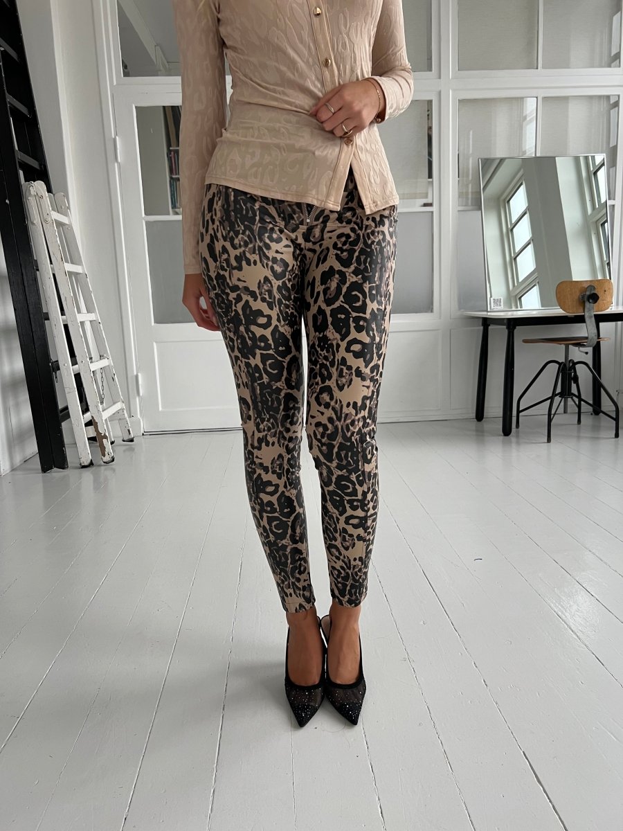 Its May leopard pants - Aaberg DK