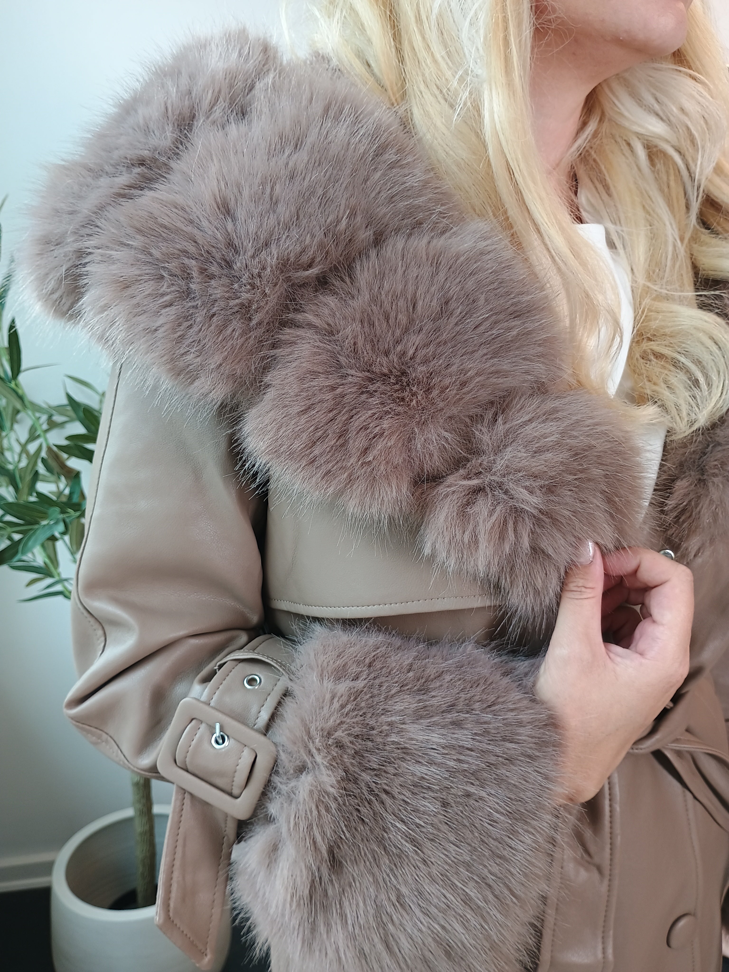 Flam faux leather coat muldvarp fra webshoppen Aaberg Copenhagen