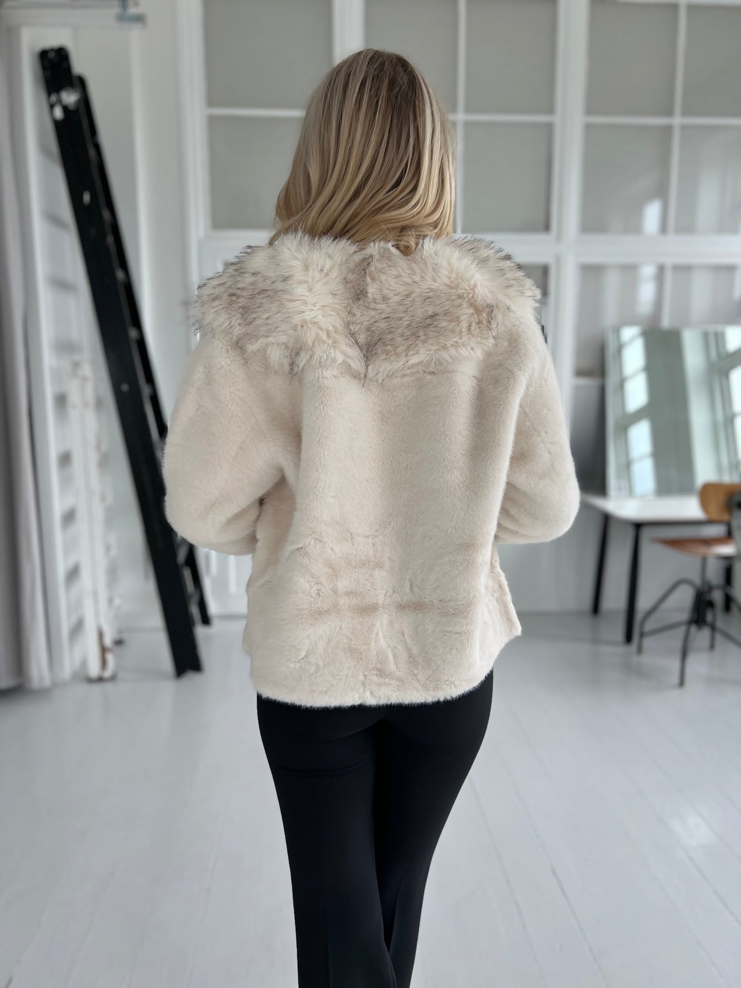 Azaka ekslusive white jacket (4599)