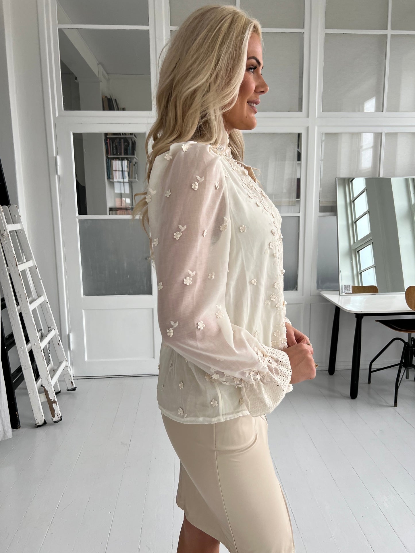 Azaka beige flower blouse (1798)