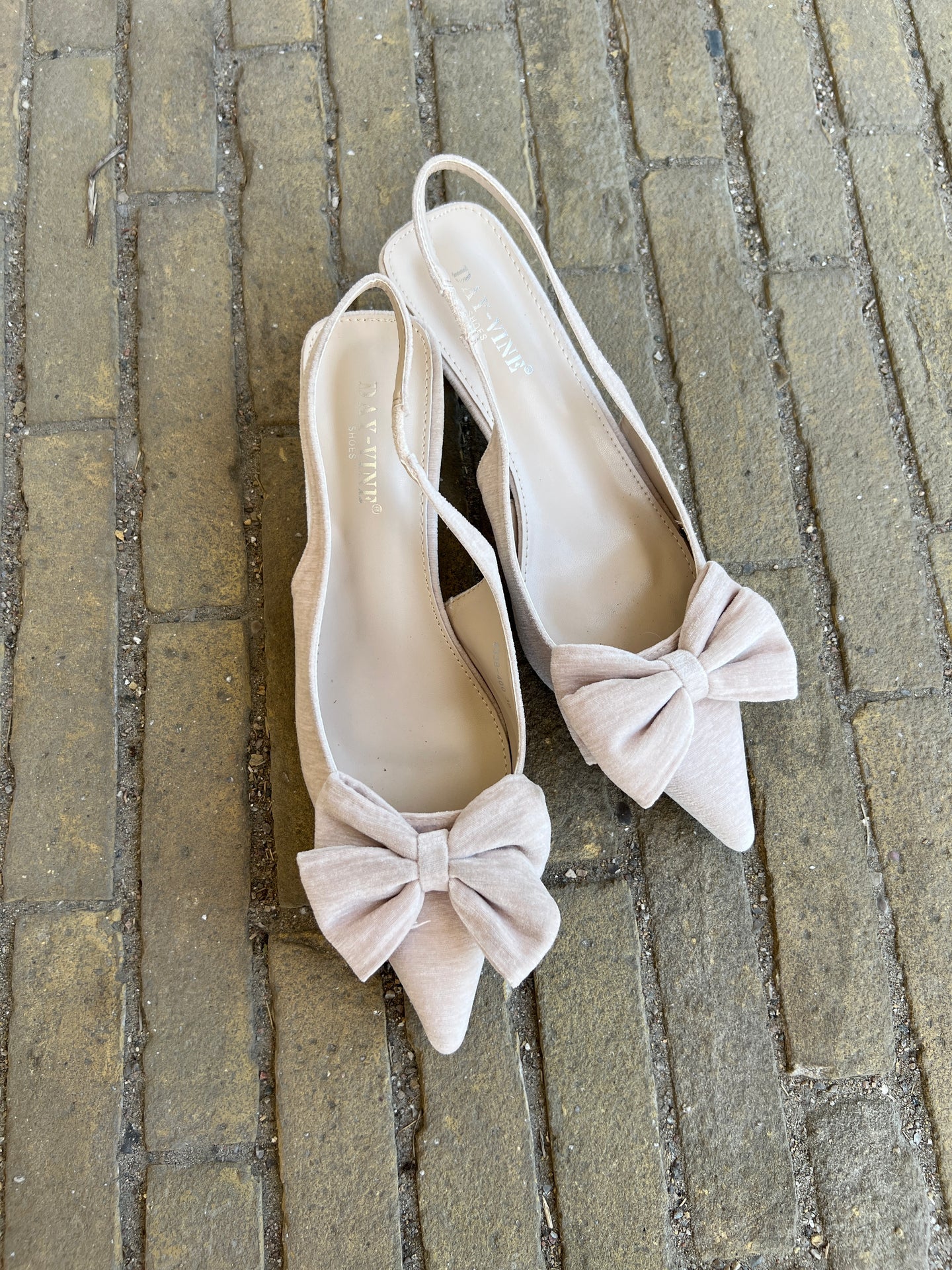 DV beige bow heel