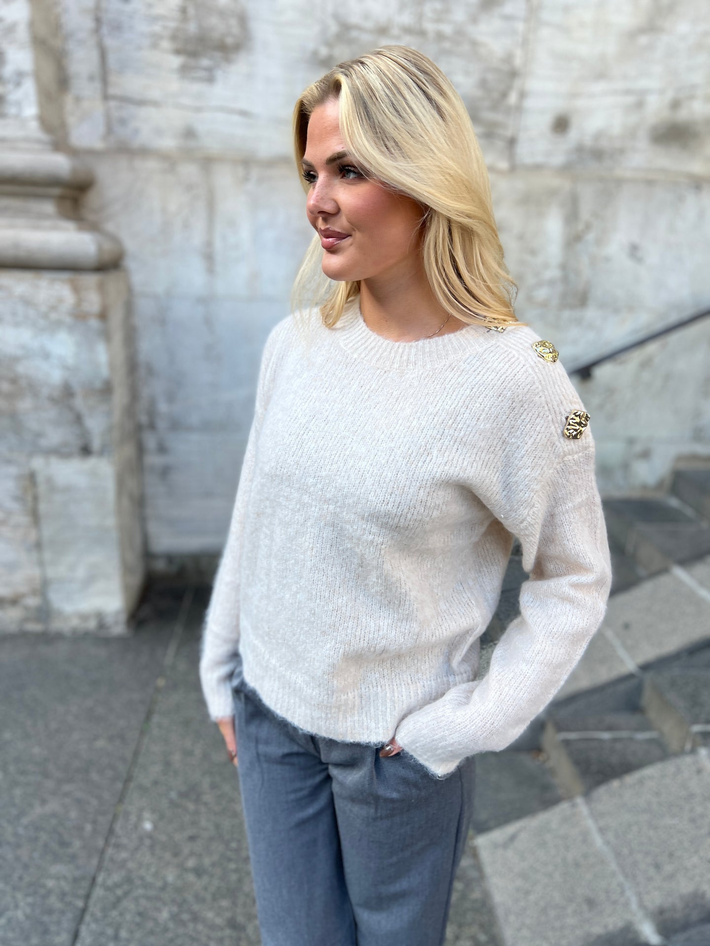 Azaka beige knit