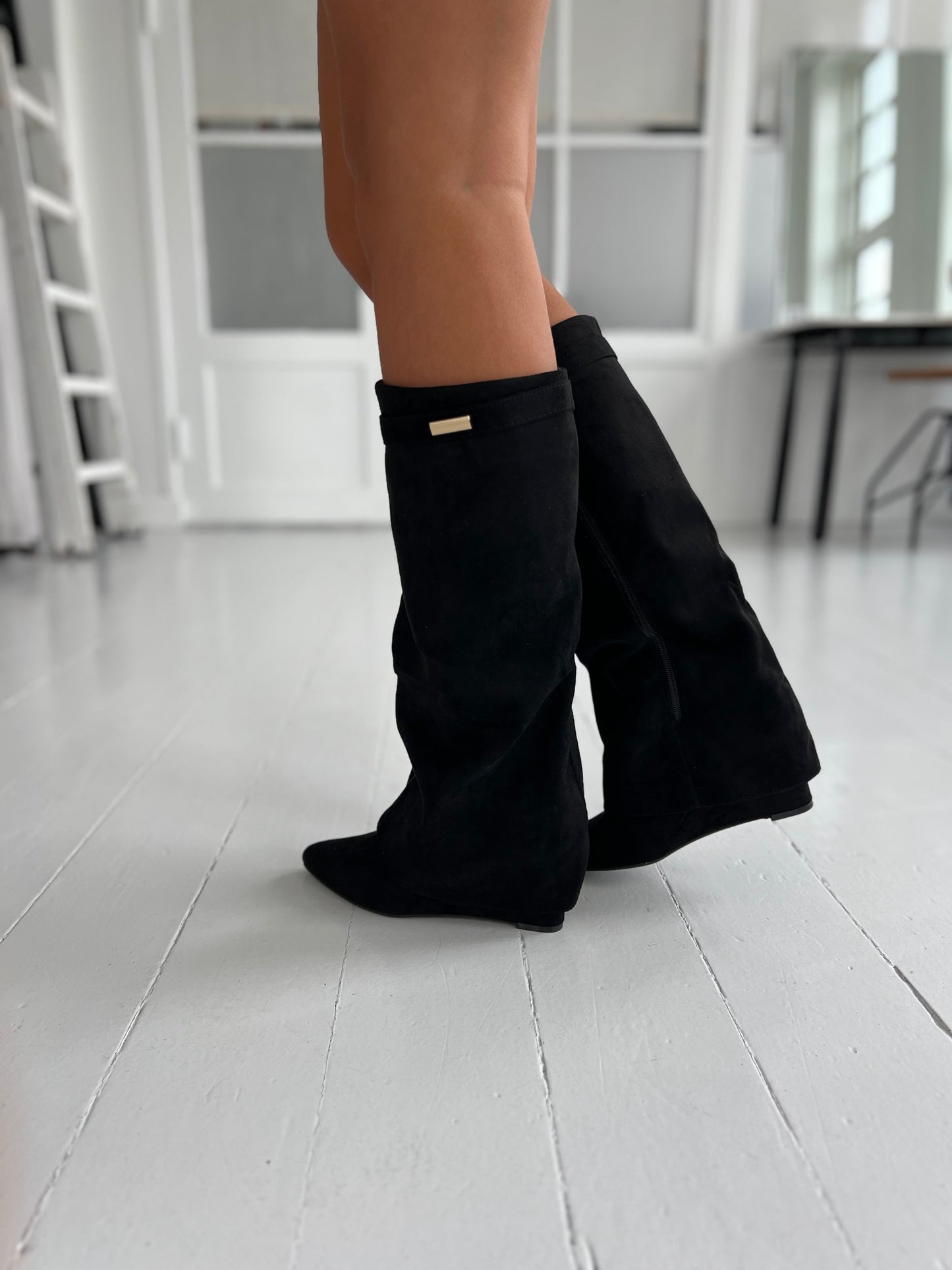 Ideal Black heel boot