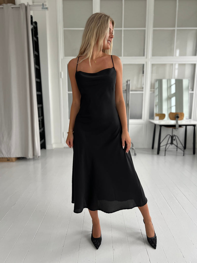 Rose W black satin dress-kjole-Aaberg Copenhagen