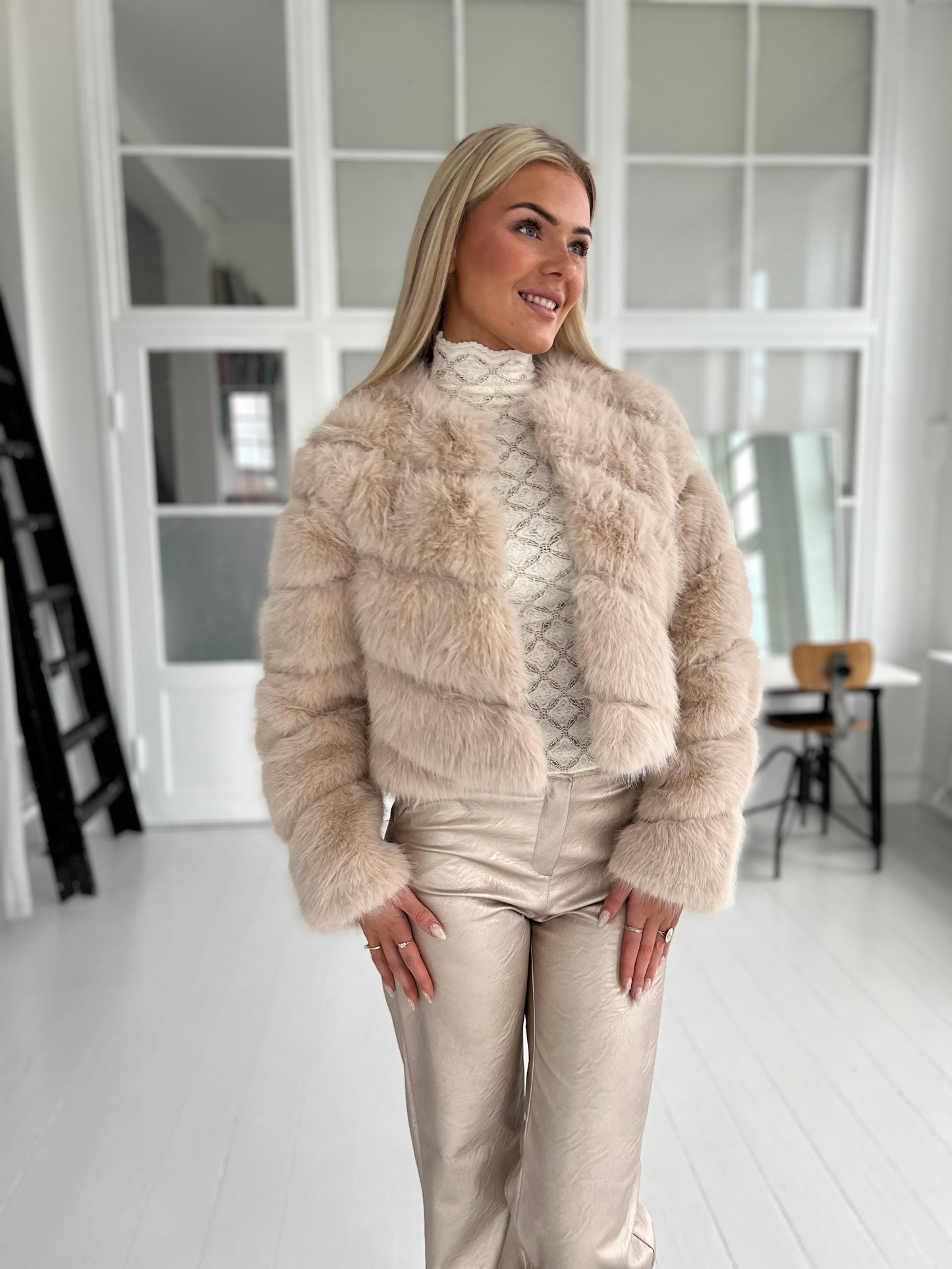 Choklate beige fake fur jacket