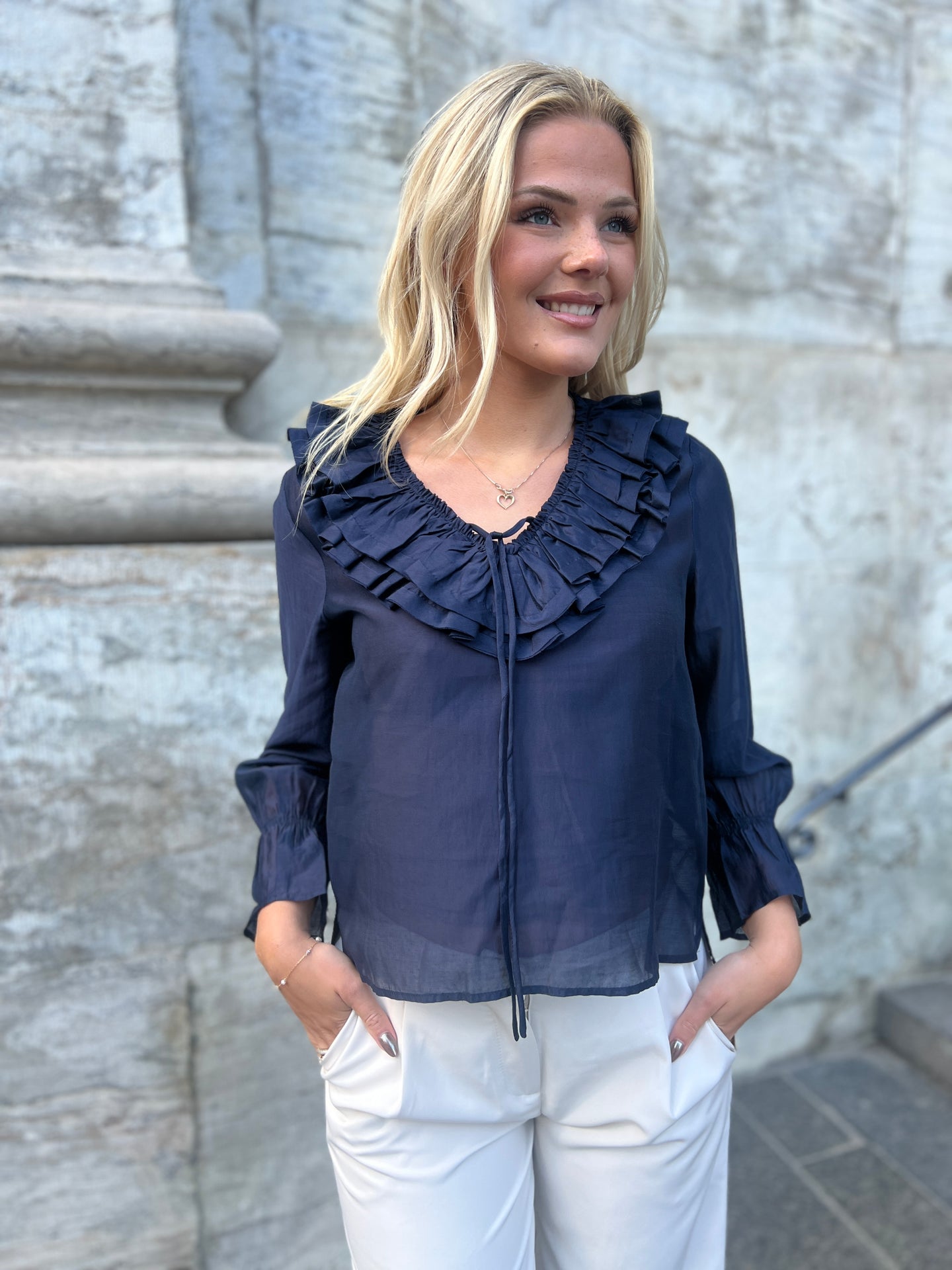 Continue - Bluse - Jody L/S - Navy blue