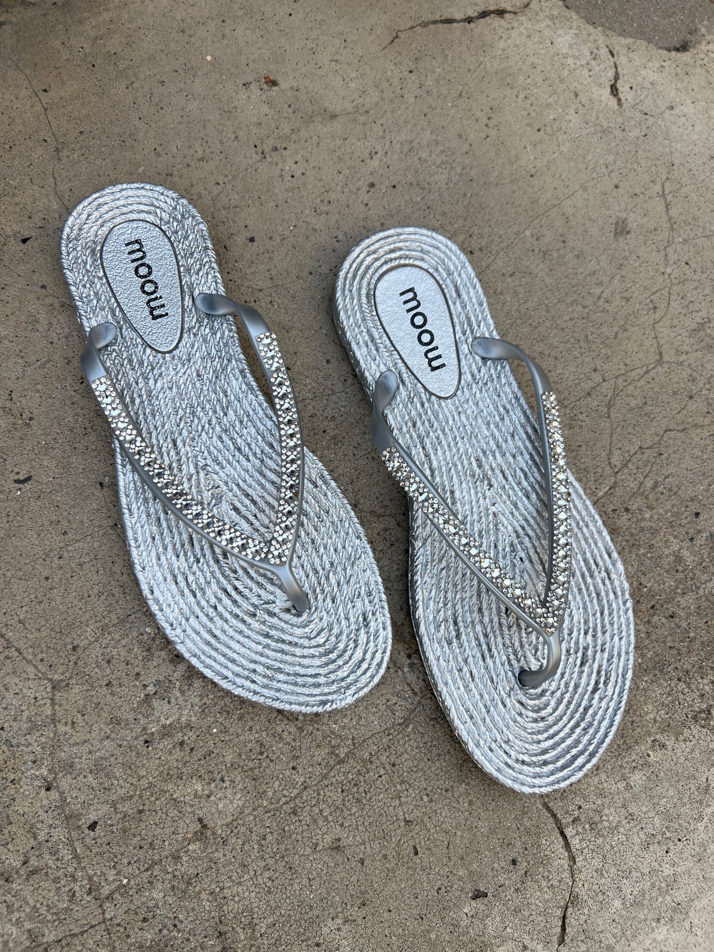 Moow silver flip flop