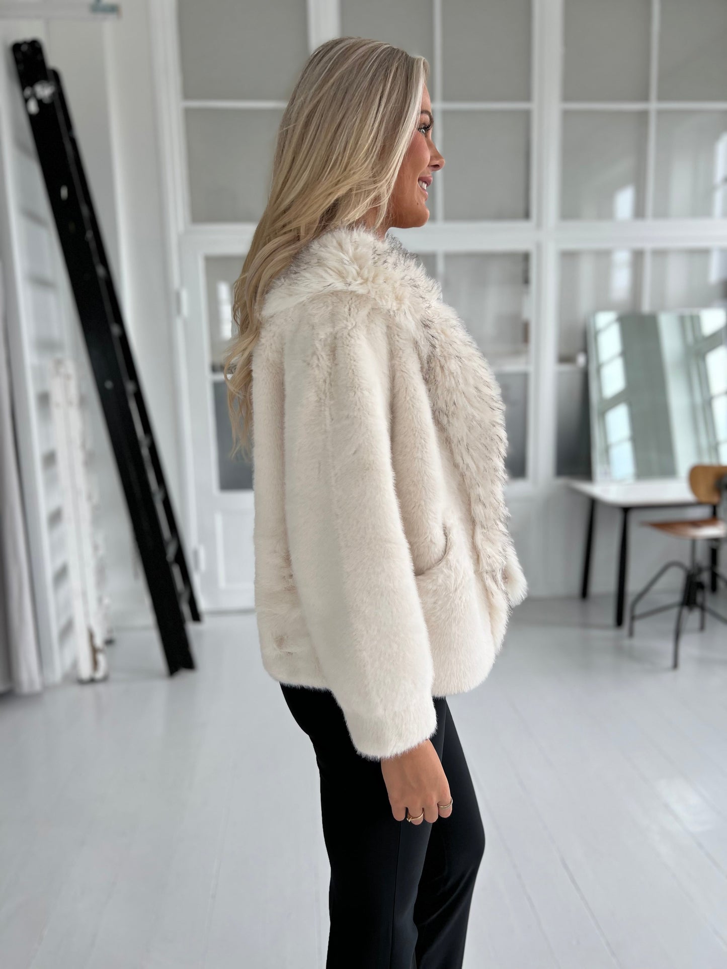 Azaka ekslusive white jacket (4599)