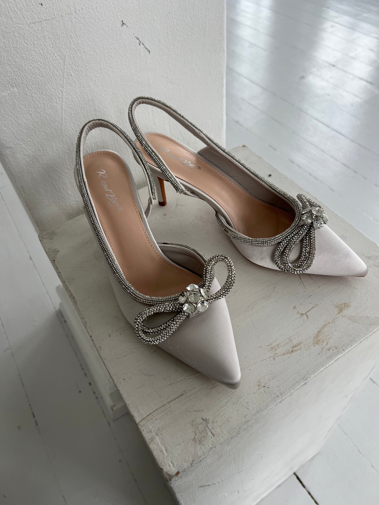 RandBe silver bow heels (611) fra webshoppen Aaberg Copenhagen