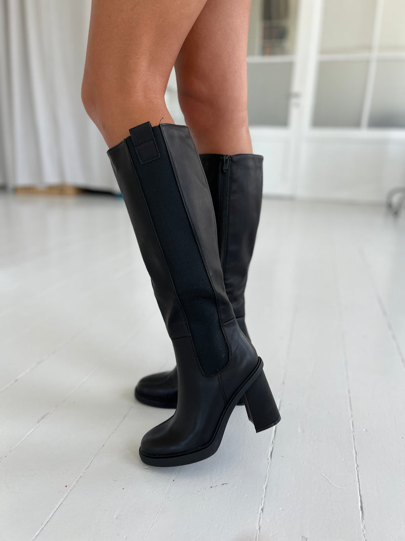 Belle black boot (2657)