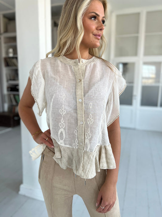 Aaberg Exclusive beige hør bluse fra webshoppen Aaberg Copenhagen