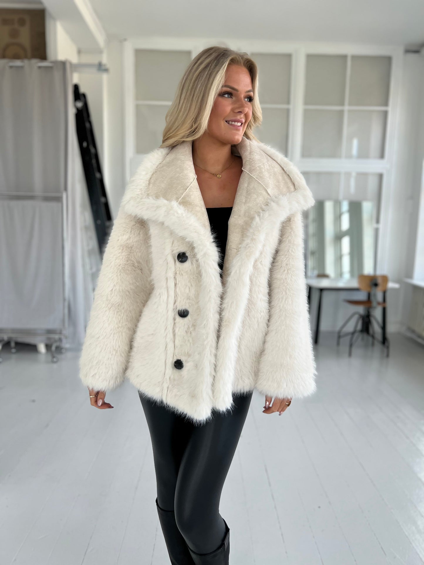 Flam beige faux fur jakke (2213)