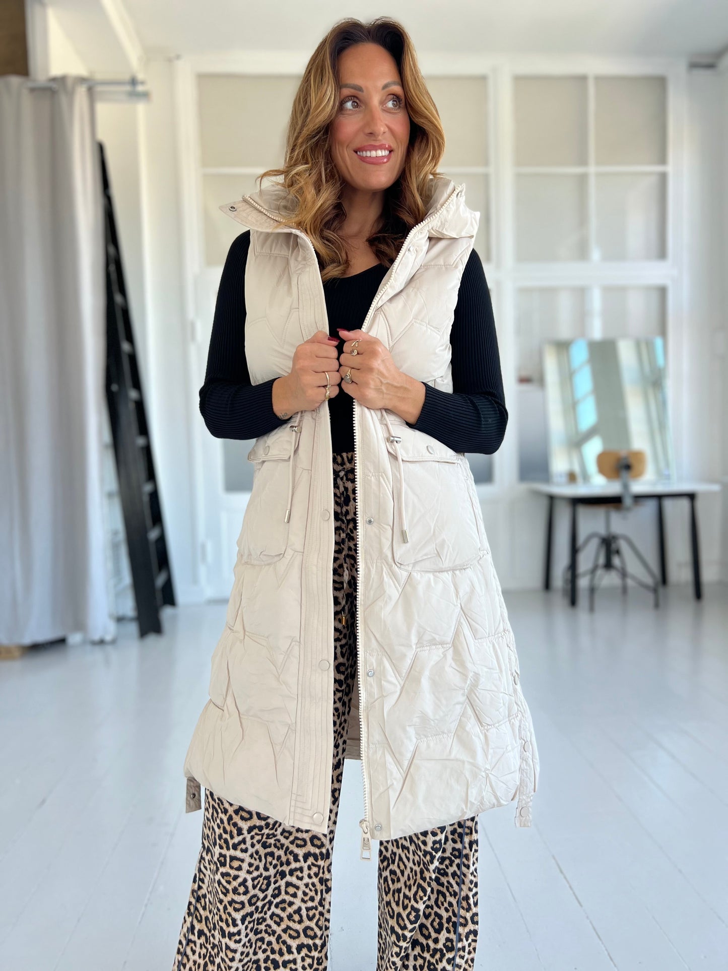 Flam beige long vest (9885) fra webshoppen Aaberg Copenhagen