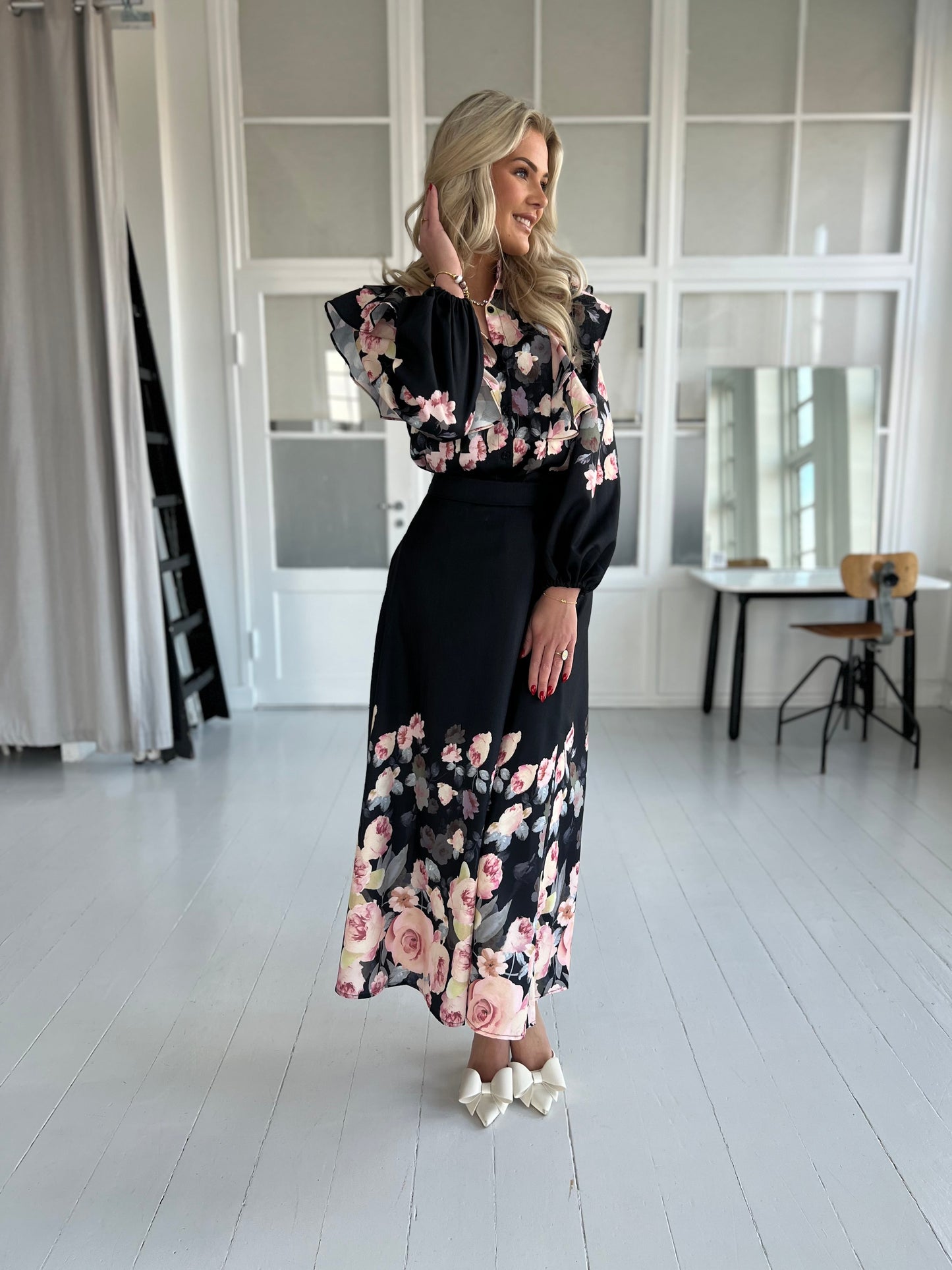 Elsa black flower set