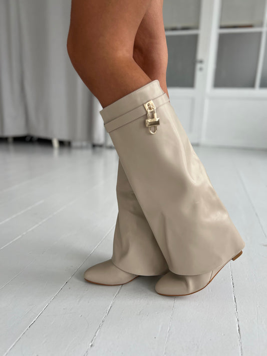 Covana beige heel boots