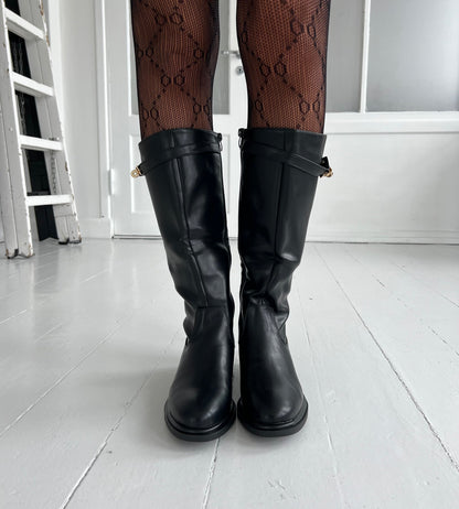 Ideal black boot