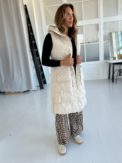 Flam beige long vest (9885) fra webshoppen Aaberg Copenhagen