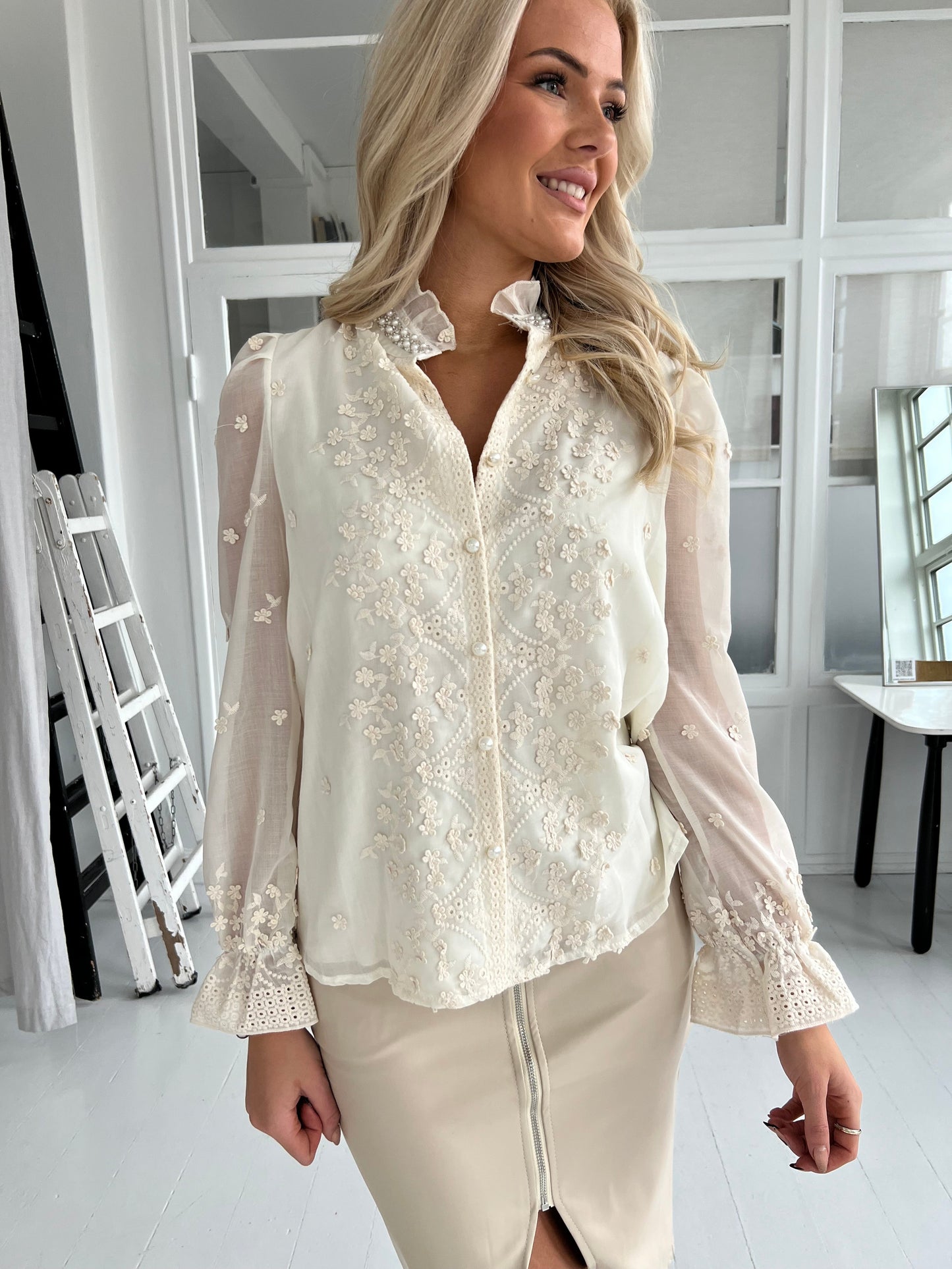 Azaka beige flower blouse (1798)