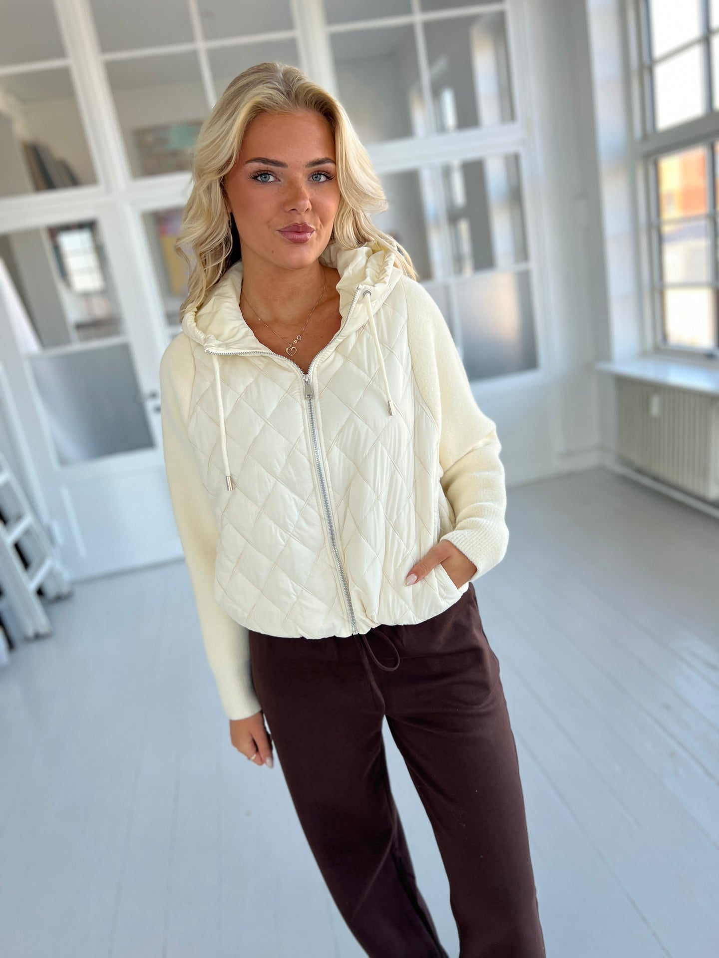 Azaka white cardigan jacket