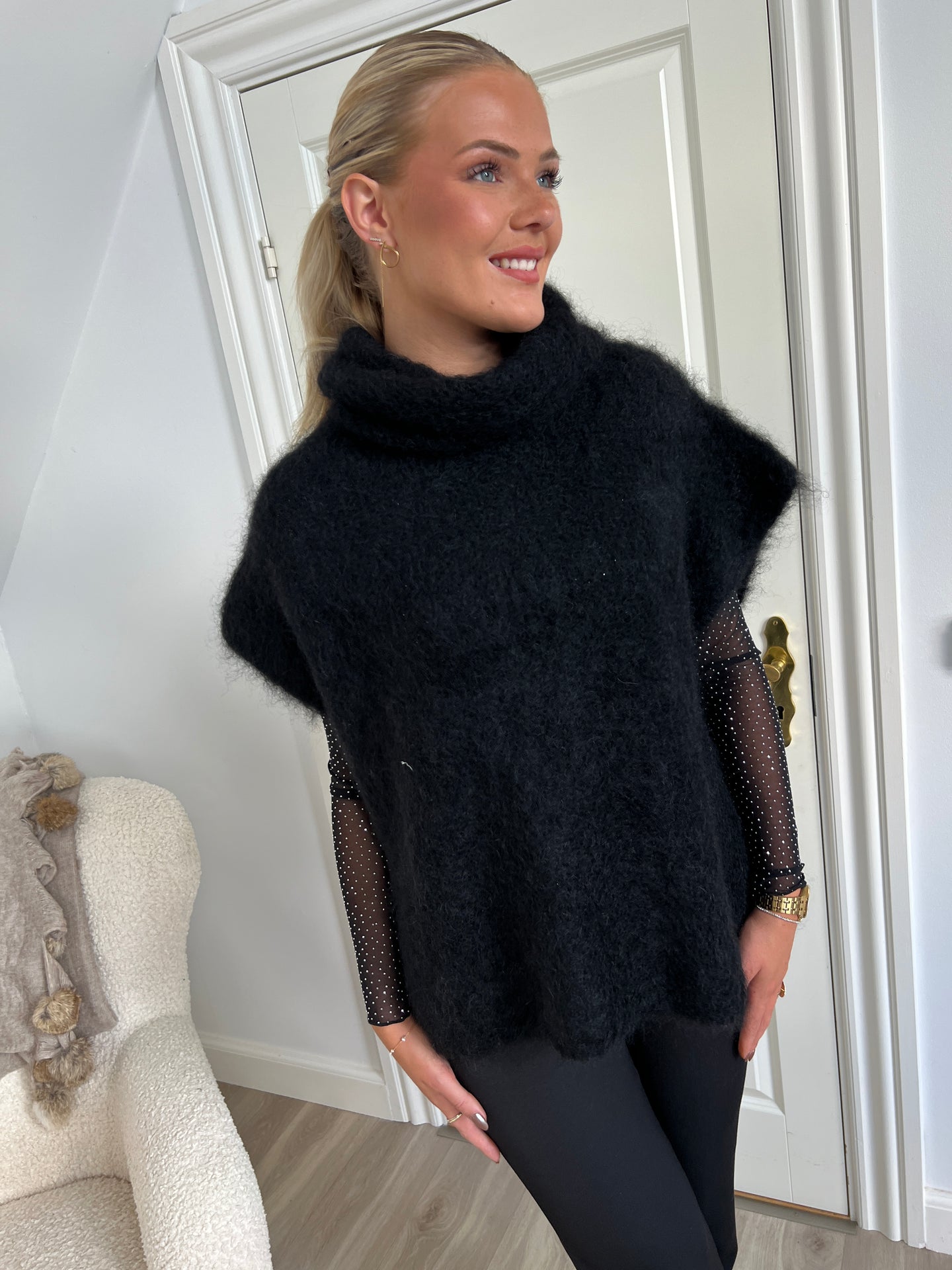 BJOERK rollneck vest sort - Åberg Copenhagen