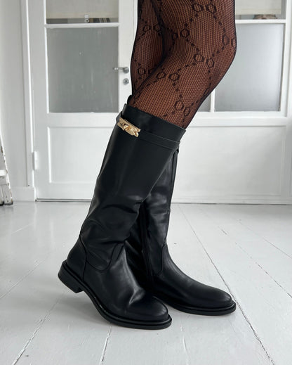 Ideal black boot