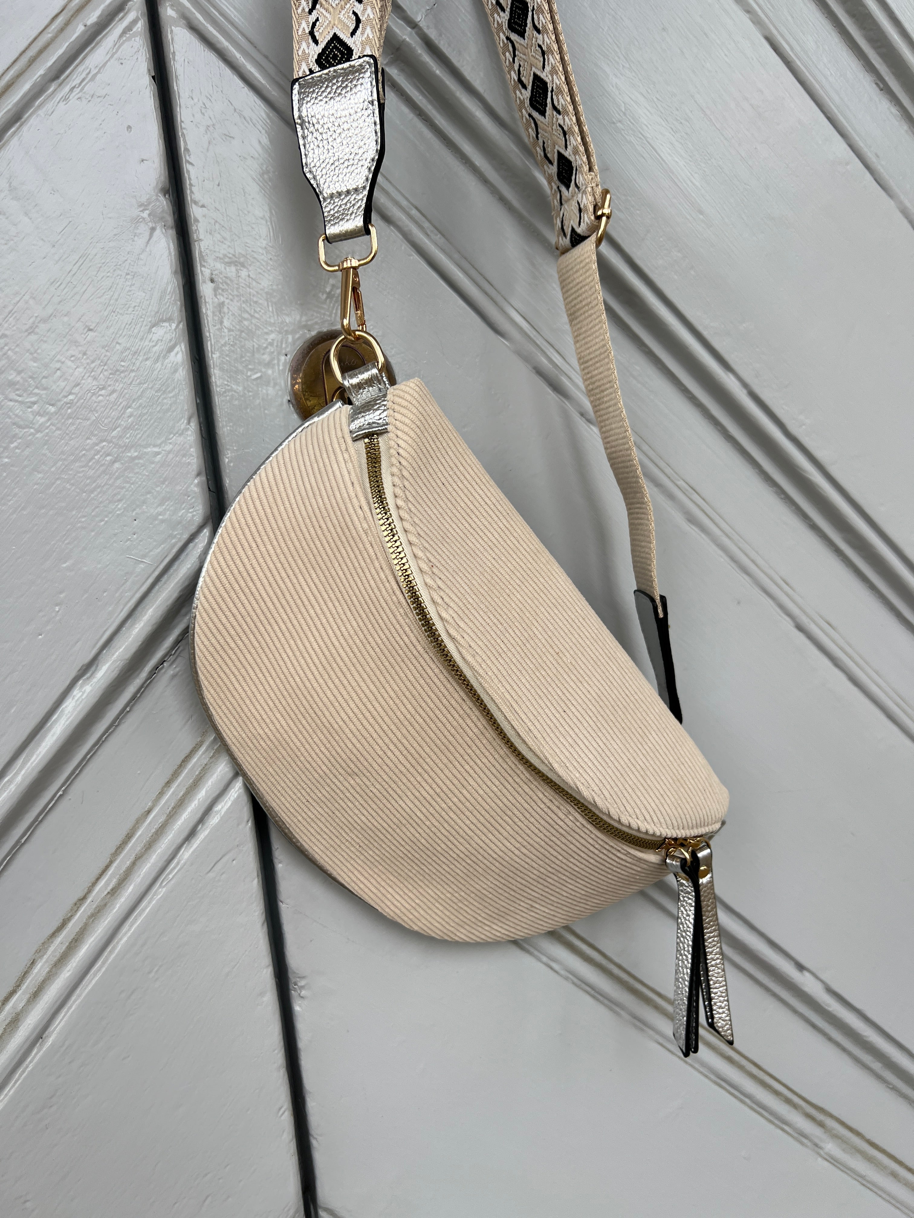 Sandy off white Bumbag fra webshoppen Aaberg Copenhagen
