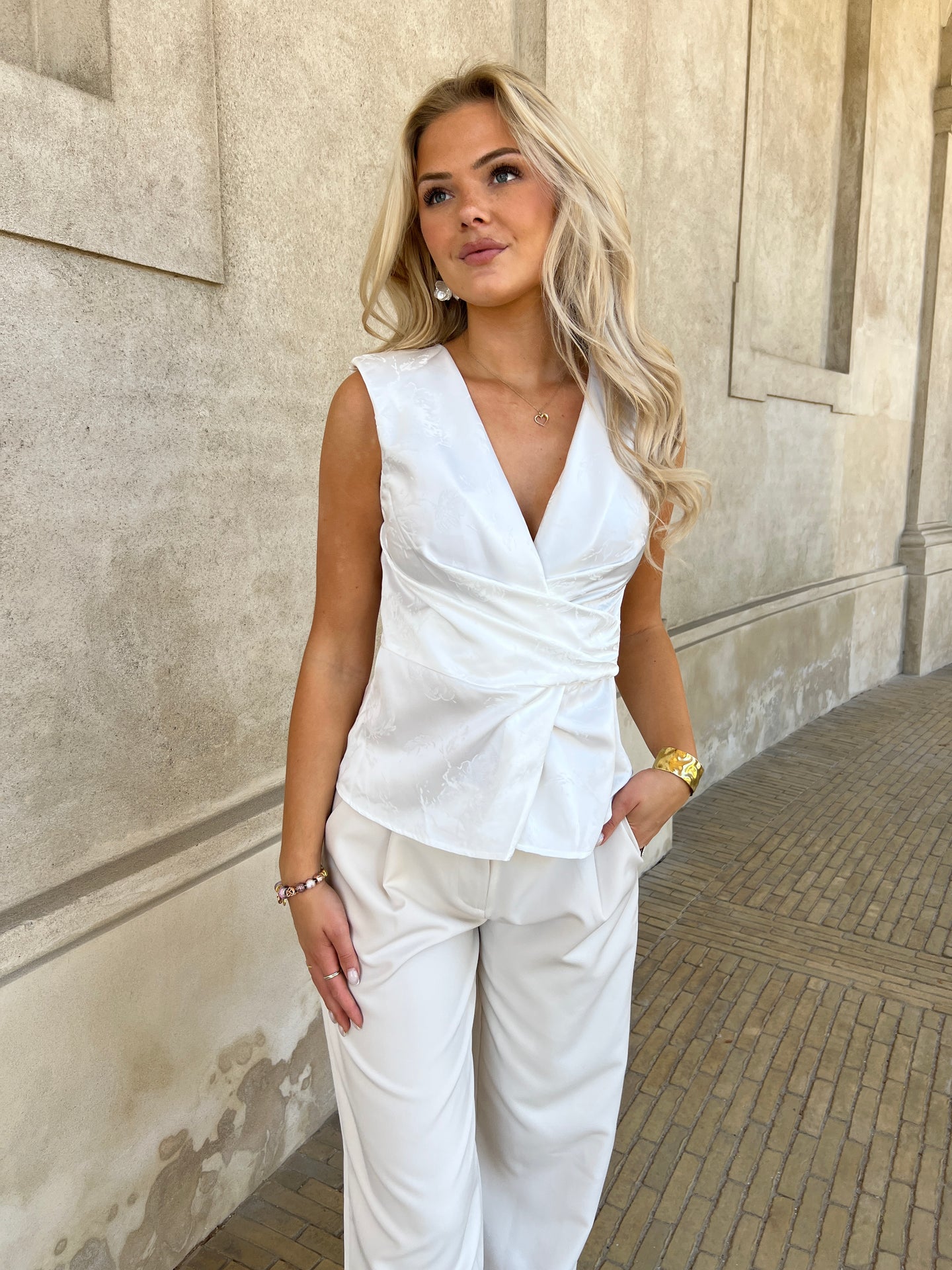 Elli  White satin top