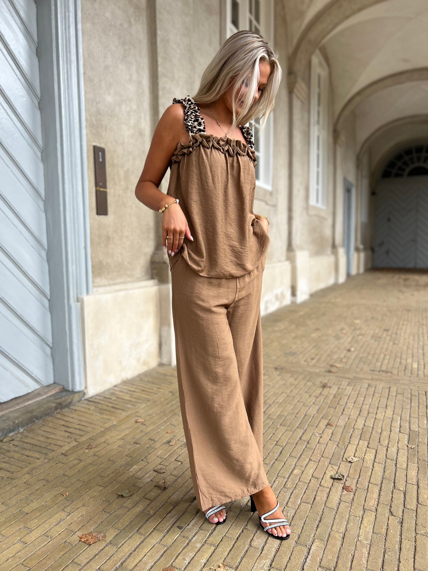 Syma camel top and pants set (1903)-Sæt, bukser, bluse, bluser-Åberg CPH-Onesize-Åberg Copenhagen DK