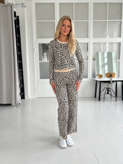 By Elsa leopard knit set (5606). Aaberg Copenhagen 