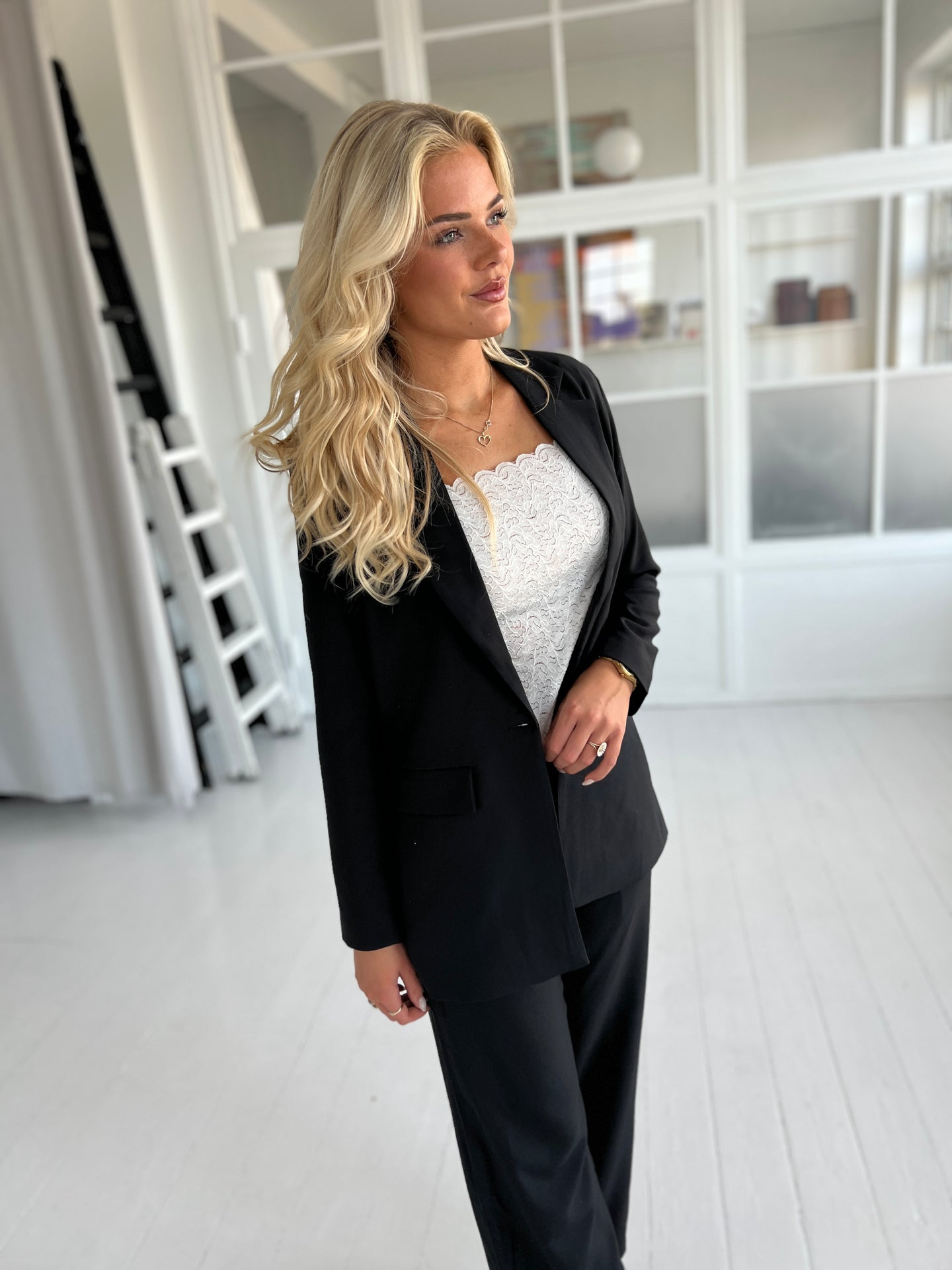 Sisters Point Viska blazer black